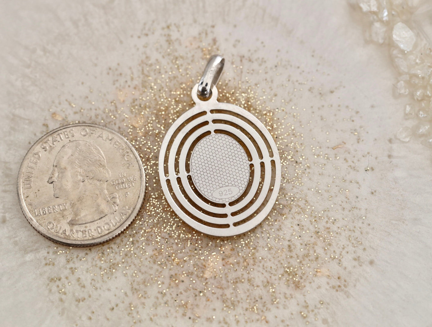 Medalla de Medjugorje, medalla de la Reina de la Paz, plata de ley 925, colgante de collar de Nuestra Señora con corte de diamante, encanto del medallón de Nuestra Señora, Reina de la Paz
