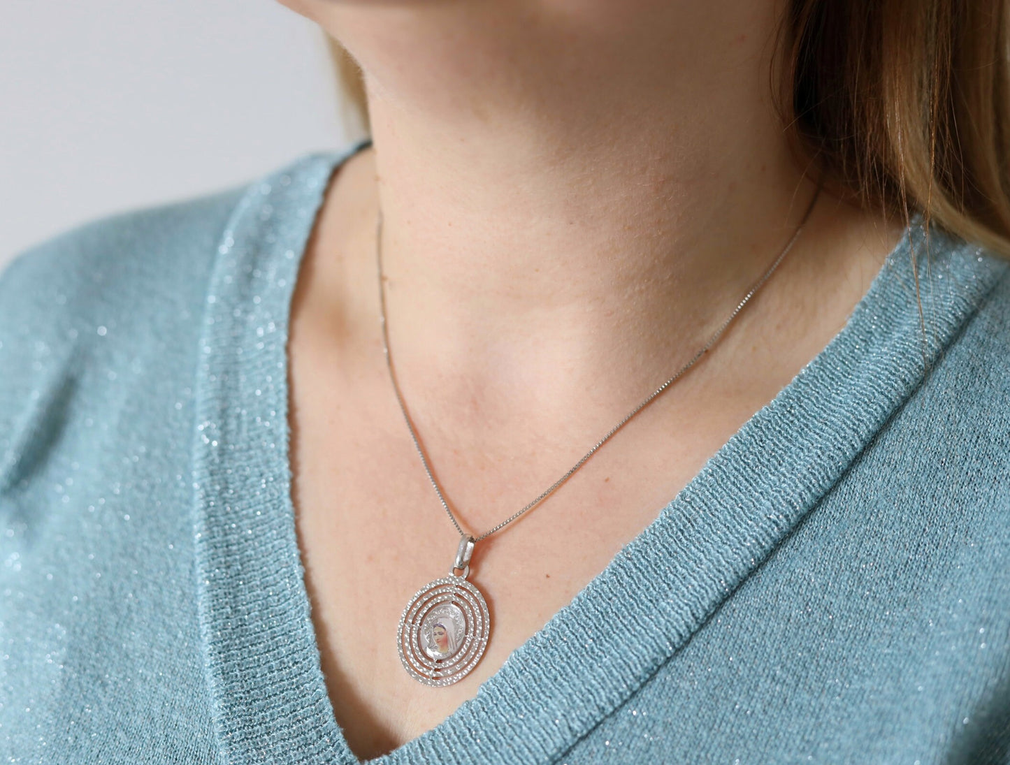Medalla de Medjugorje, medalla de la Reina de la Paz, plata de ley 925, colgante de collar de Nuestra Señora con corte de diamante, encanto del medallón de Nuestra Señora, Reina de la Paz