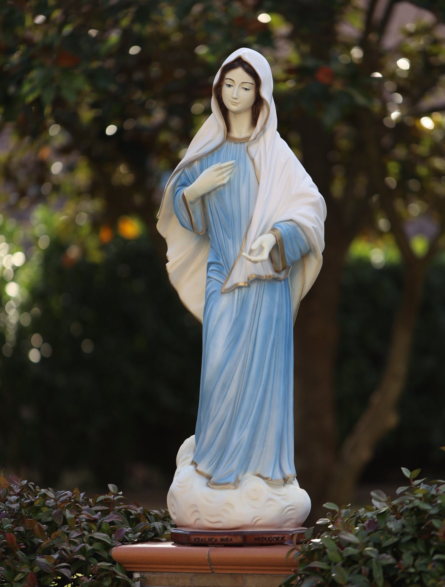 Estatua de Medjugorje de 90 cm, escultura de Nuestra Señora Reina de la Paz, estatua de polvo de mármol fundido de Medjugorje, estatua de Nuestra Señora de 35 pulgadas