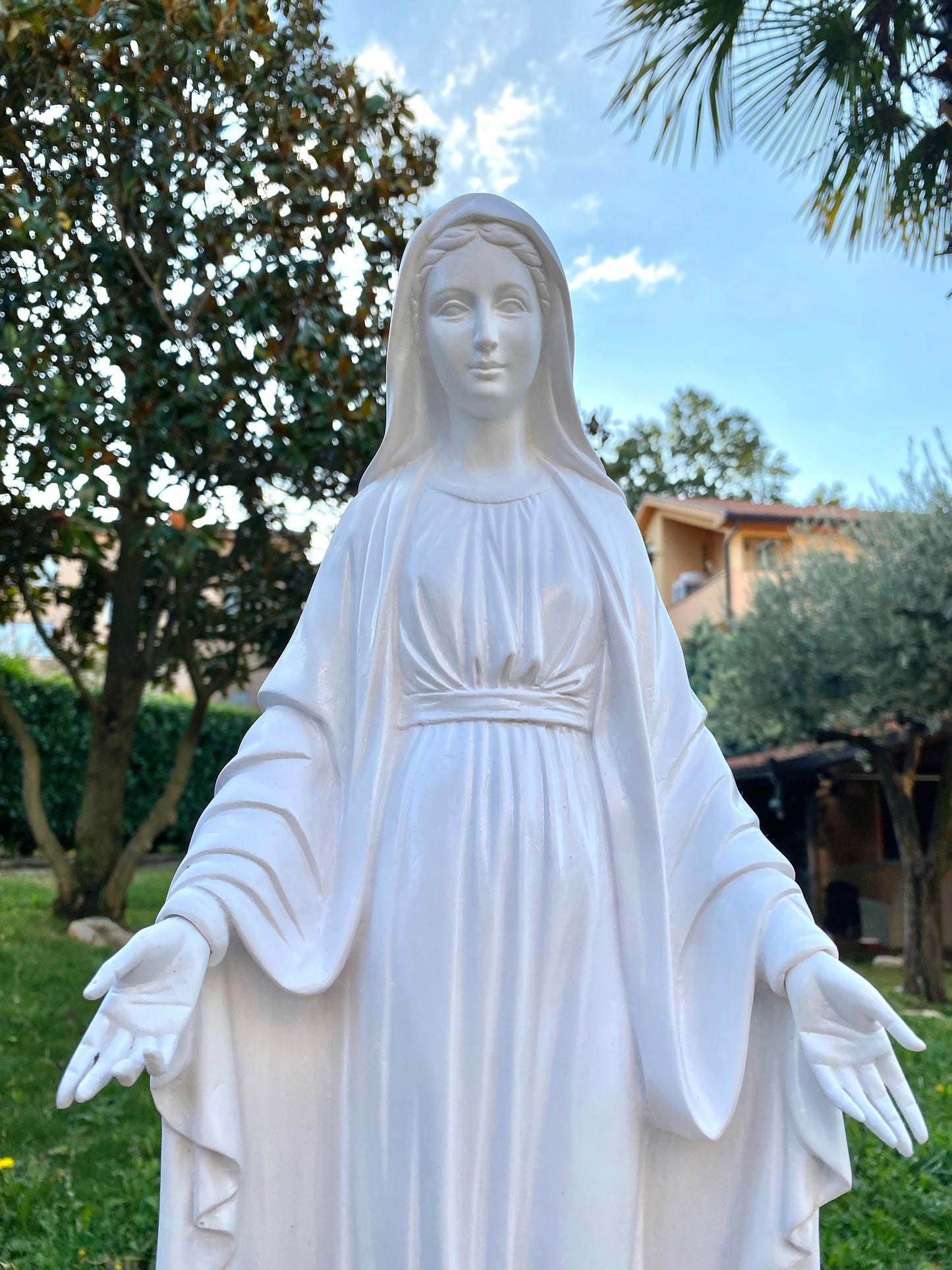 Estatua de polvo de mármol fundido de 20 pulgadas de Nuestra Señora de Gracia, estatua de polvo de mármol de Nuestra Señora de Tihaljina para jardín