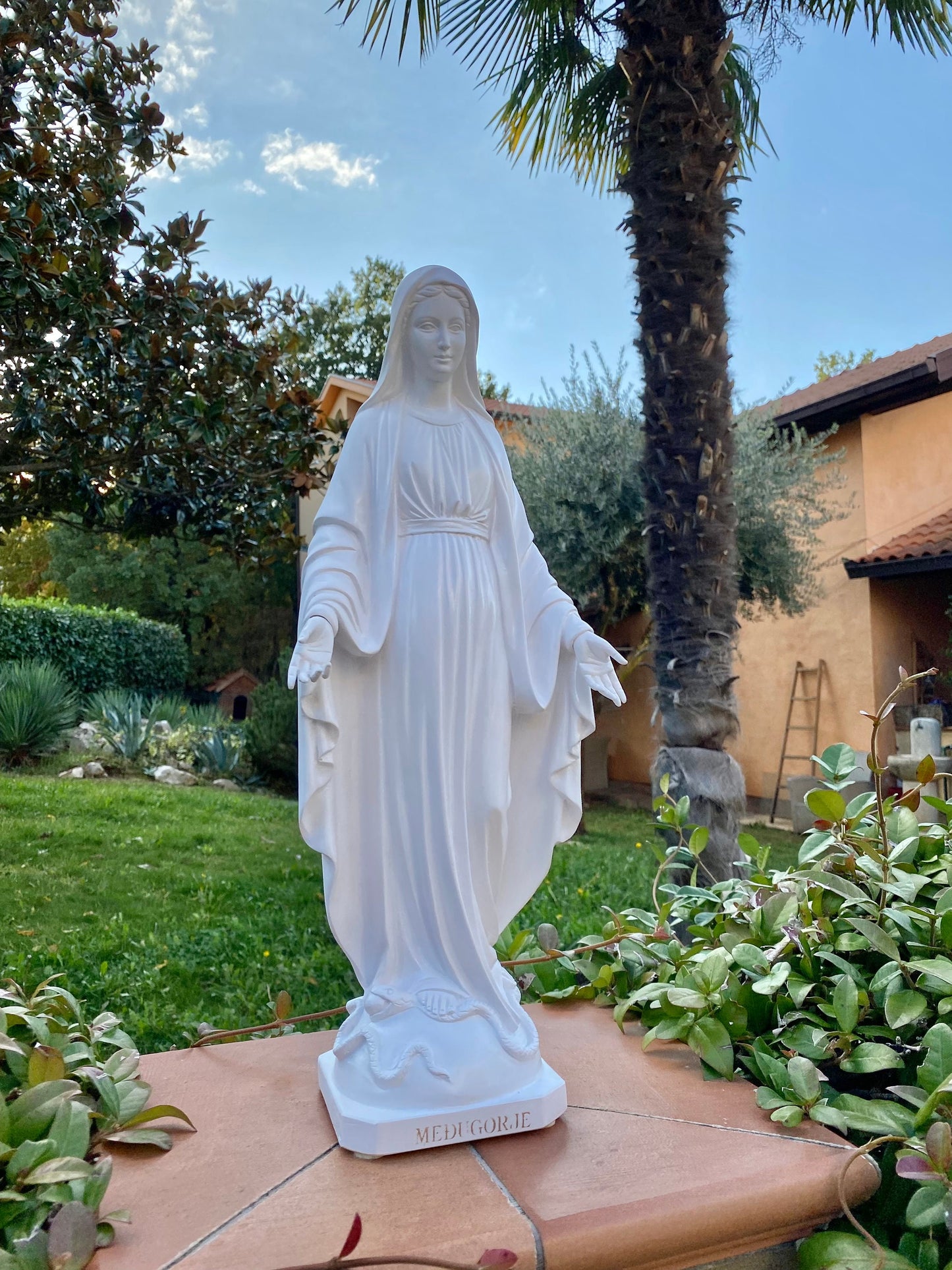 Estatua de polvo de mármol fundido de 20 pulgadas de Nuestra Señora de Gracia, estatua de polvo de mármol de Nuestra Señora de Tihaljina para jardín