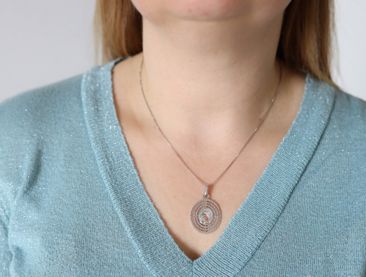 Medalla de Medjugorje, medalla de la Reina de la Paz, plata de ley 925, colgante de collar de Nuestra Señora con corte de diamante, encanto del medallón de Nuestra Señora, Reina de la Paz
