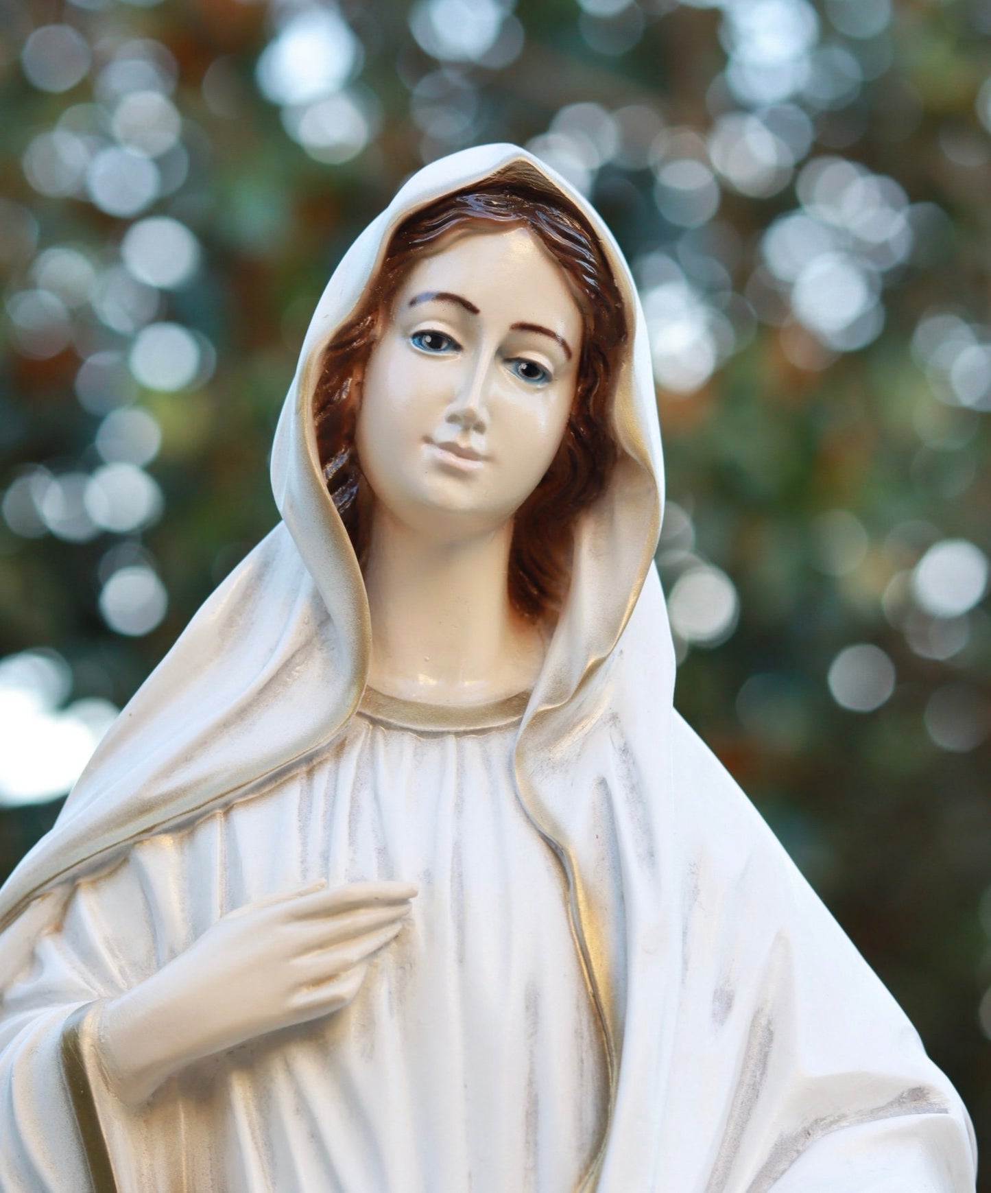 Estatua de Medjugorje, escultura de Nuestra Señora, estatua de la Reina de la Paz, estatua católica al aire libre, estatua del altar del hogar, estatua de polvo de mármol fundido de 60 cm