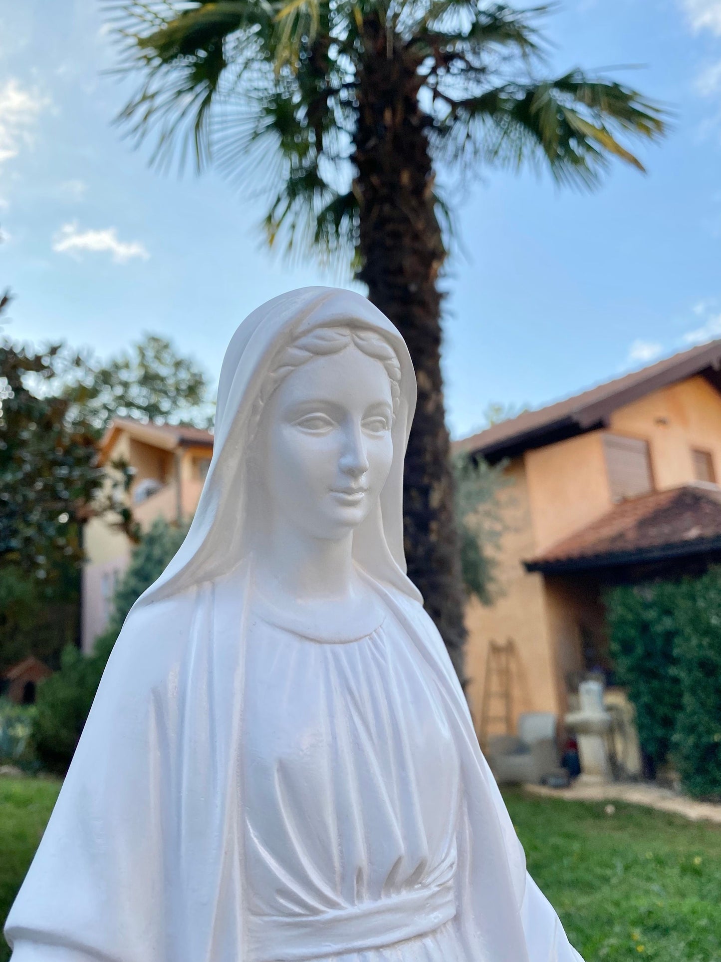 Estatua de polvo de mármol fundido de 20 pulgadas de Nuestra Señora de Gracia, estatua de polvo de mármol de Nuestra Señora de Tihaljina para jardín