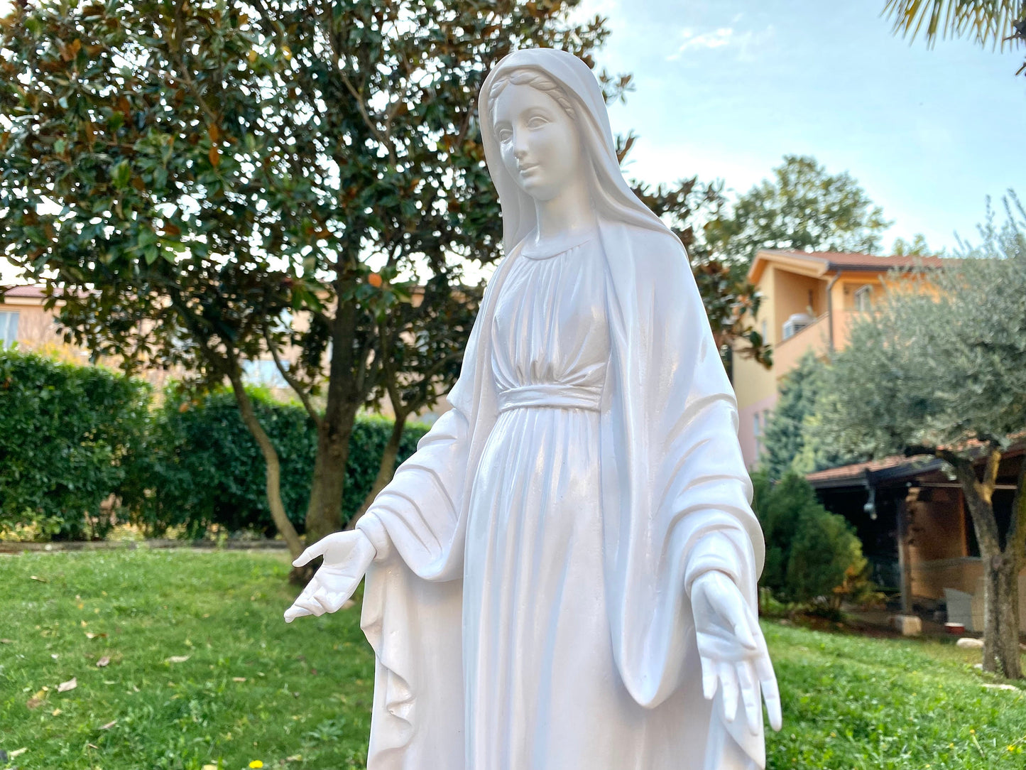 Estatua de polvo de mármol fundido de 20 pulgadas de Nuestra Señora de Gracia, estatua de polvo de mármol de Nuestra Señora de Tihaljina para jardín