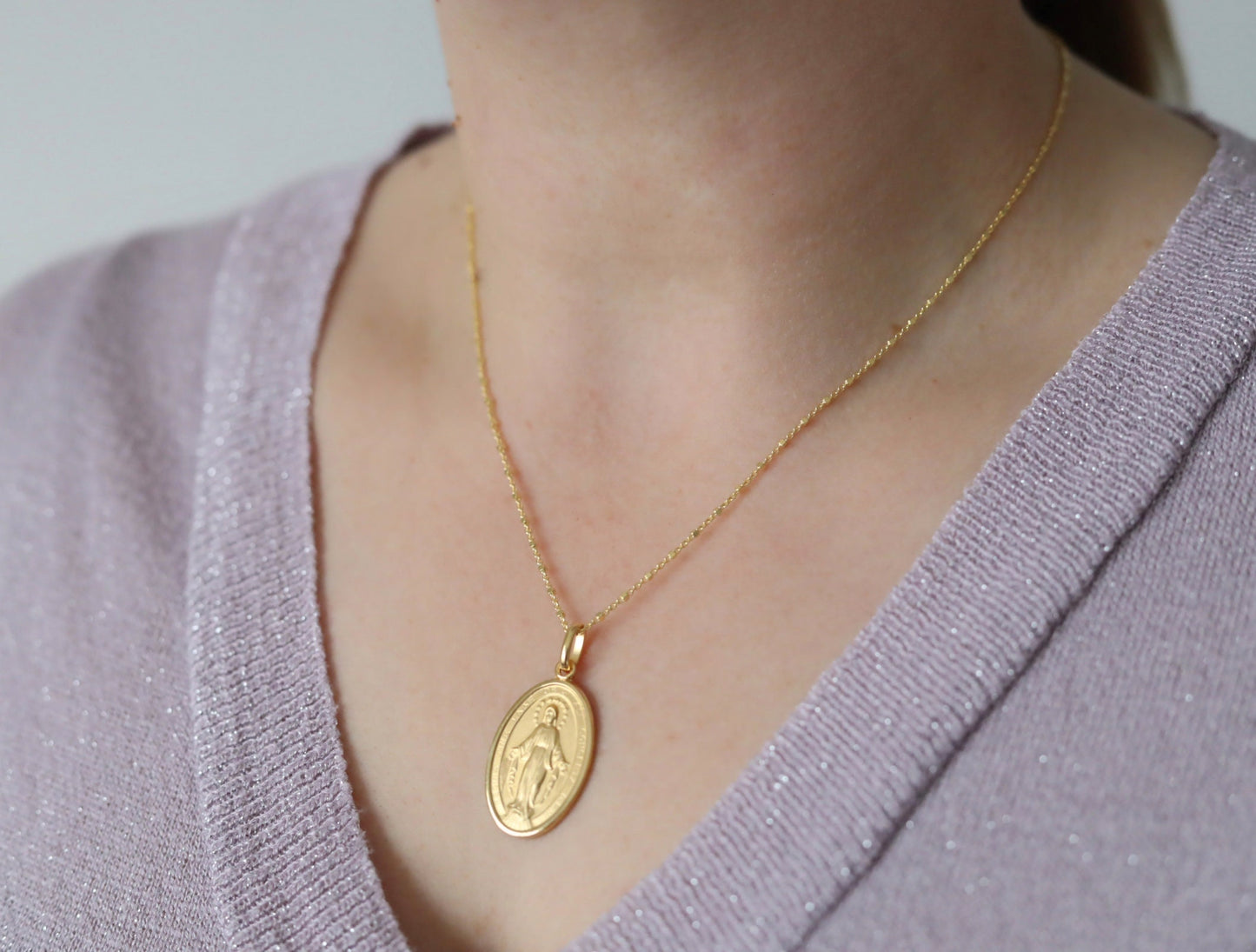 Medalla Milagrosa de plata de ley 925 con baño de oro de 18 kt, collar de Nuestra Señora de Gracia de 18 pulgadas de oro sobre plata de ley de 28 mm