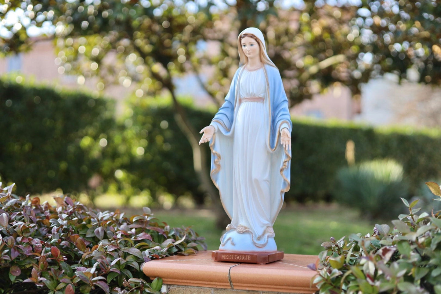 Estatua de Nuestra Señora de Gracia de 20 pulgadas, estatua exterior interior de polvo de mármol fundido, estatua de jardín de la Virgen María, estatua de polvo de mármol azul de Medjugorje