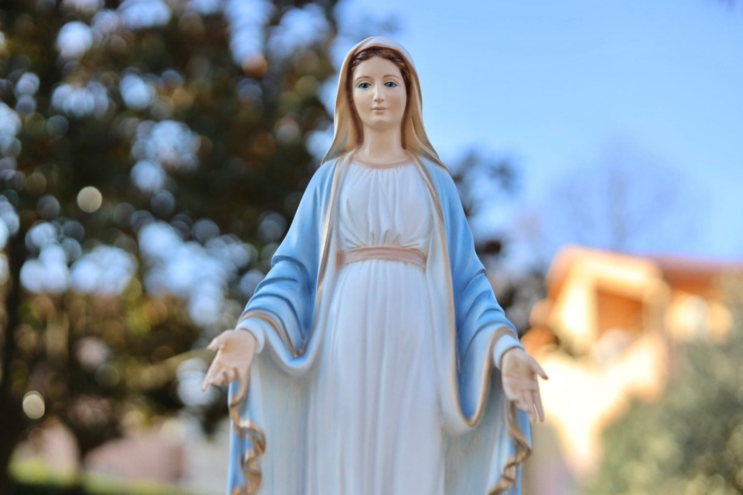 Estatua de Nuestra Señora de Gracia de 20 pulgadas, estatua exterior interior de polvo de mármol fundido, estatua de jardín de la Virgen María, estatua de polvo de mármol azul de Medjugorje