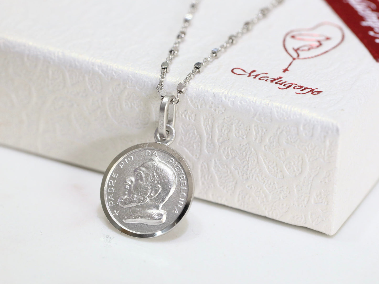 Medalla de plata de ley 925 Padre Pío de Pietrelcina collar colgante, colgante de santo católico, medalla de plata del Santo Padre Pío de Pietrelcina