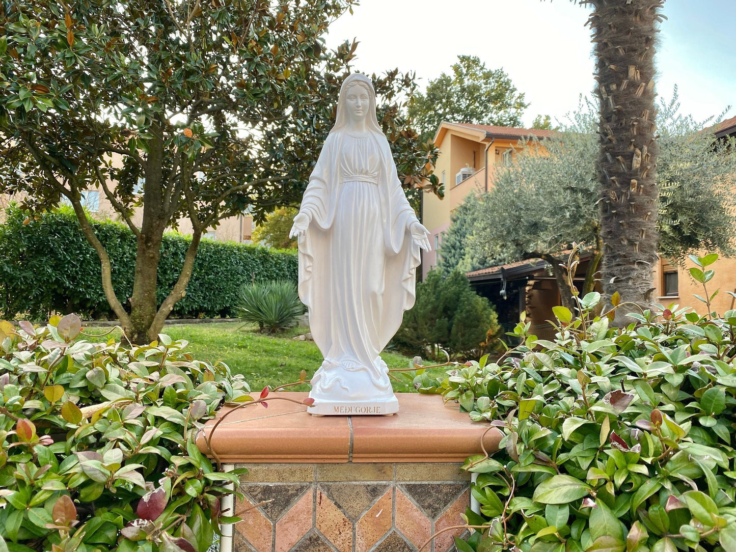 Estatua de polvo de mármol fundido de 20 pulgadas de Nuestra Señora de Gracia, estatua de polvo de mármol de Nuestra Señora de Tihaljina para jardín