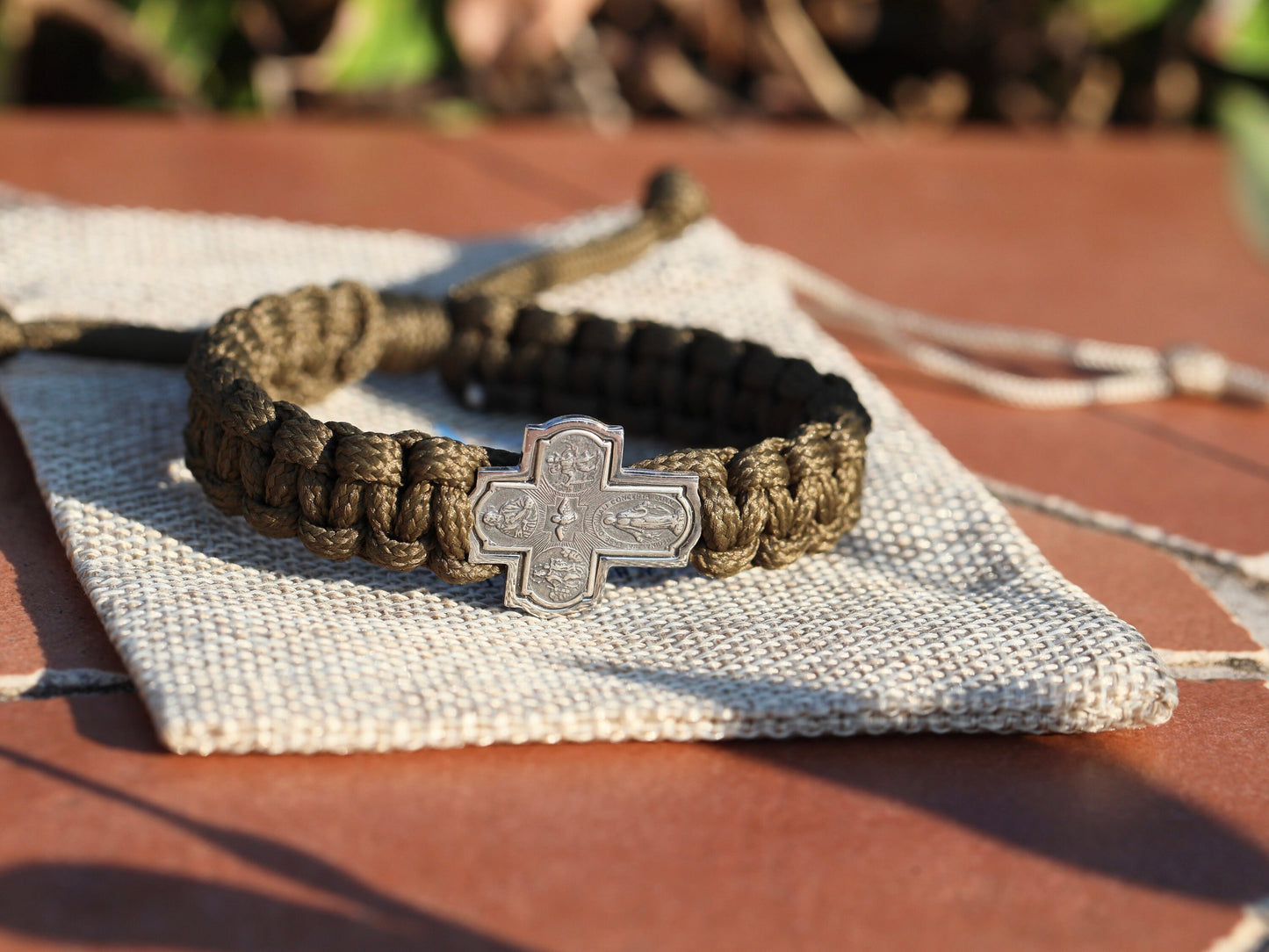 Bracalet Four Way Cross, bracalet paracord, bracalet para hombre, bracalet Medalla Milagrosa, bracalet táctico, cruz escapularia de plata de ley