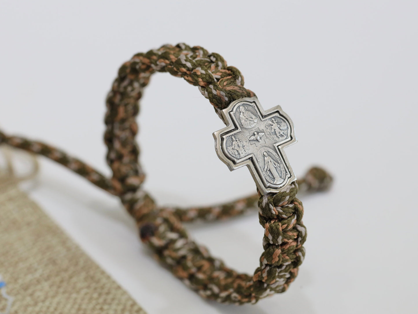 Bracalet Four Way Cross, bracalet paracord, bracalet para hombre, bracalet Medalla Milagrosa, bracalet táctico, cruz escapularia de plata de ley