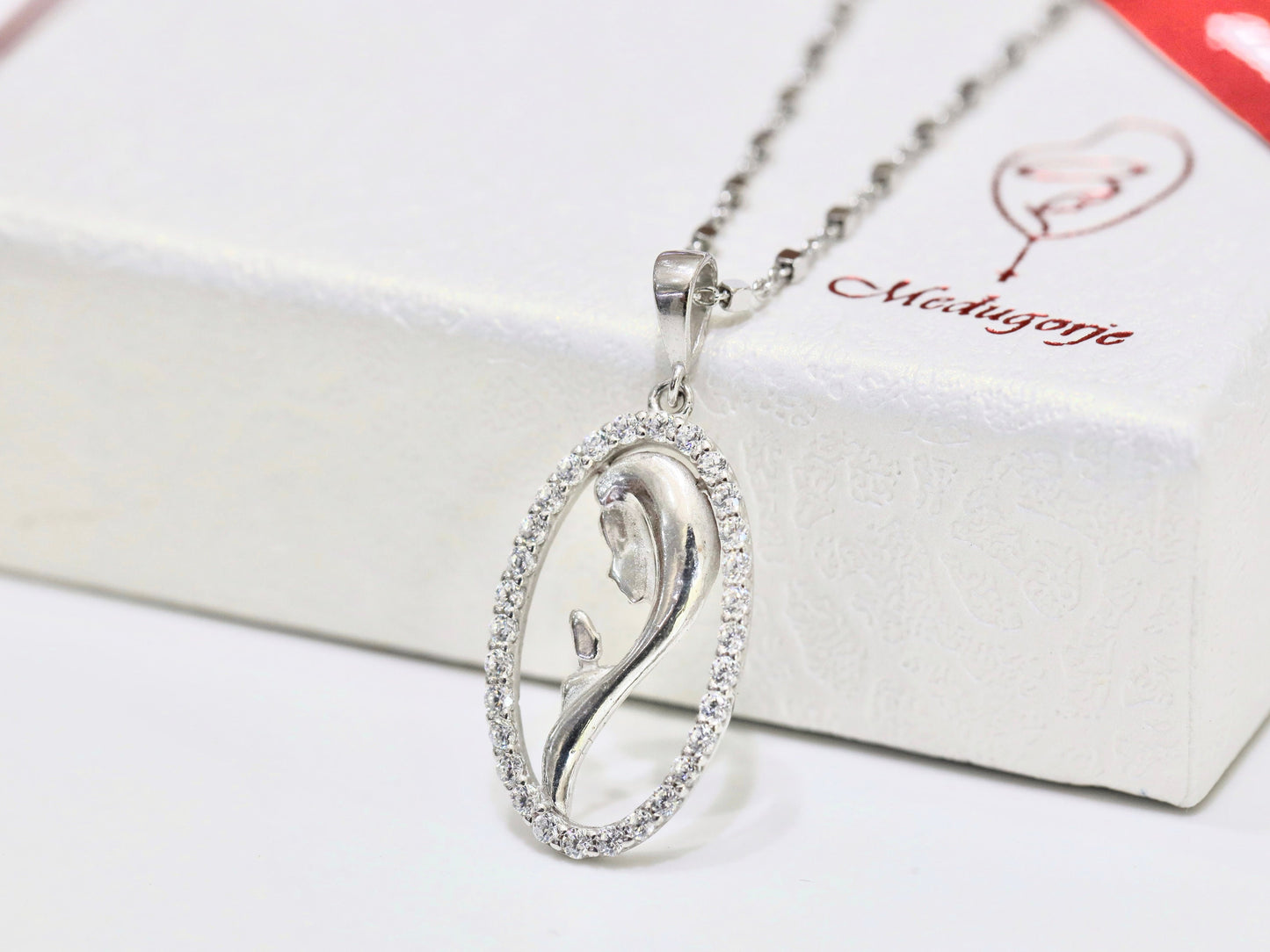 Collar de medalla de Nuestra Señora, colgante moderno de la Virgen María, collar de plata de ley 925 con circonio cúbico, medalla de Nuestra Señora de Gracia
