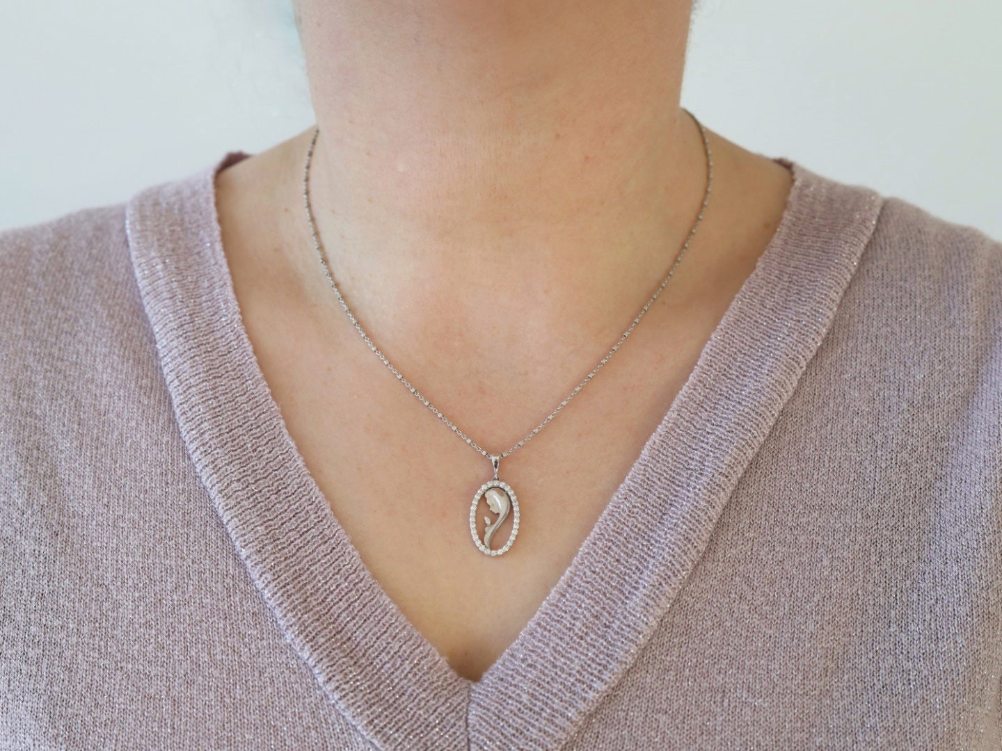 Collar de medalla de Nuestra Señora, colgante moderno de la Virgen María, collar de plata de ley 925 con circonio cúbico, medalla de Nuestra Señora de Gracia