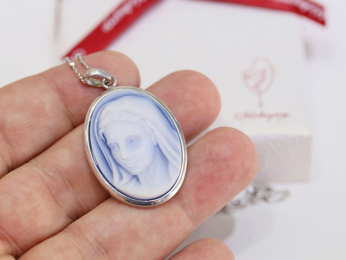 Colgante de cameo Nuestra Señora de Gracia, collar de plata de ley 925 de Nuestra Señora, camafeo Reina de la Paz de ágata azul, collar de camafeo de plata Medjugorje