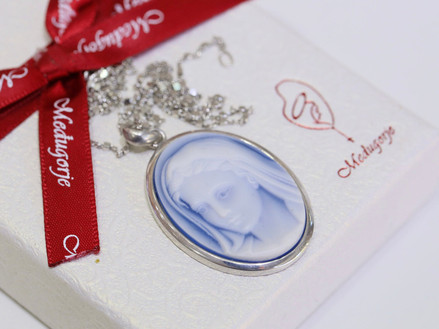 Colgante de cameo Nuestra Señora de Gracia, collar de plata de ley 925 de Nuestra Señora, camafeo Reina de la Paz de ágata azul, collar de camafeo de plata Medjugorje