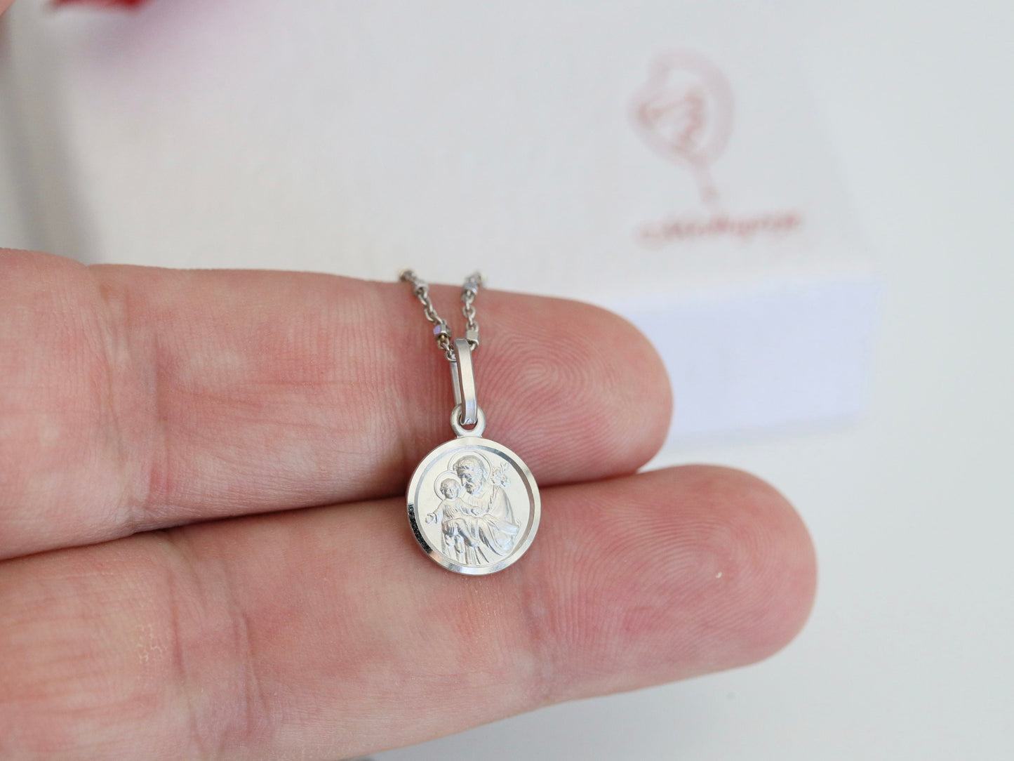 Medalla de San José, plata de ley 925, medalla en miniatura de San José, medalla para niños, medalla devocional católica, medalla protectora de la Sagrada Familia