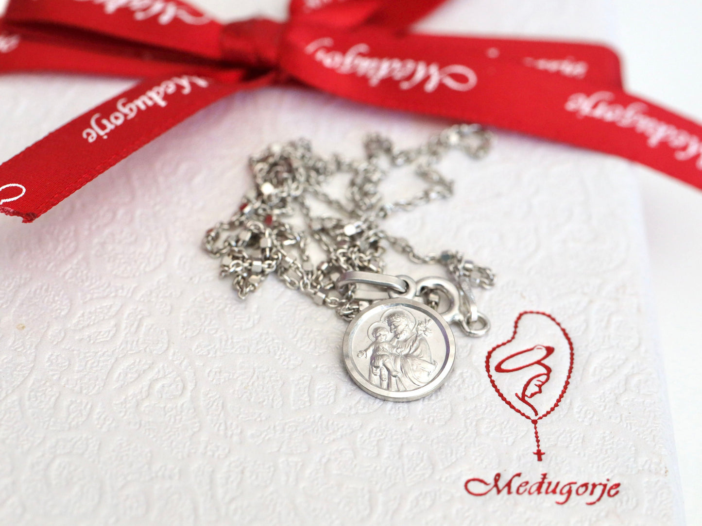 Medalla de San José, plata de ley 925, medalla en miniatura de San José, medalla para niños, medalla devocional católica, medalla protectora de la Sagrada Familia