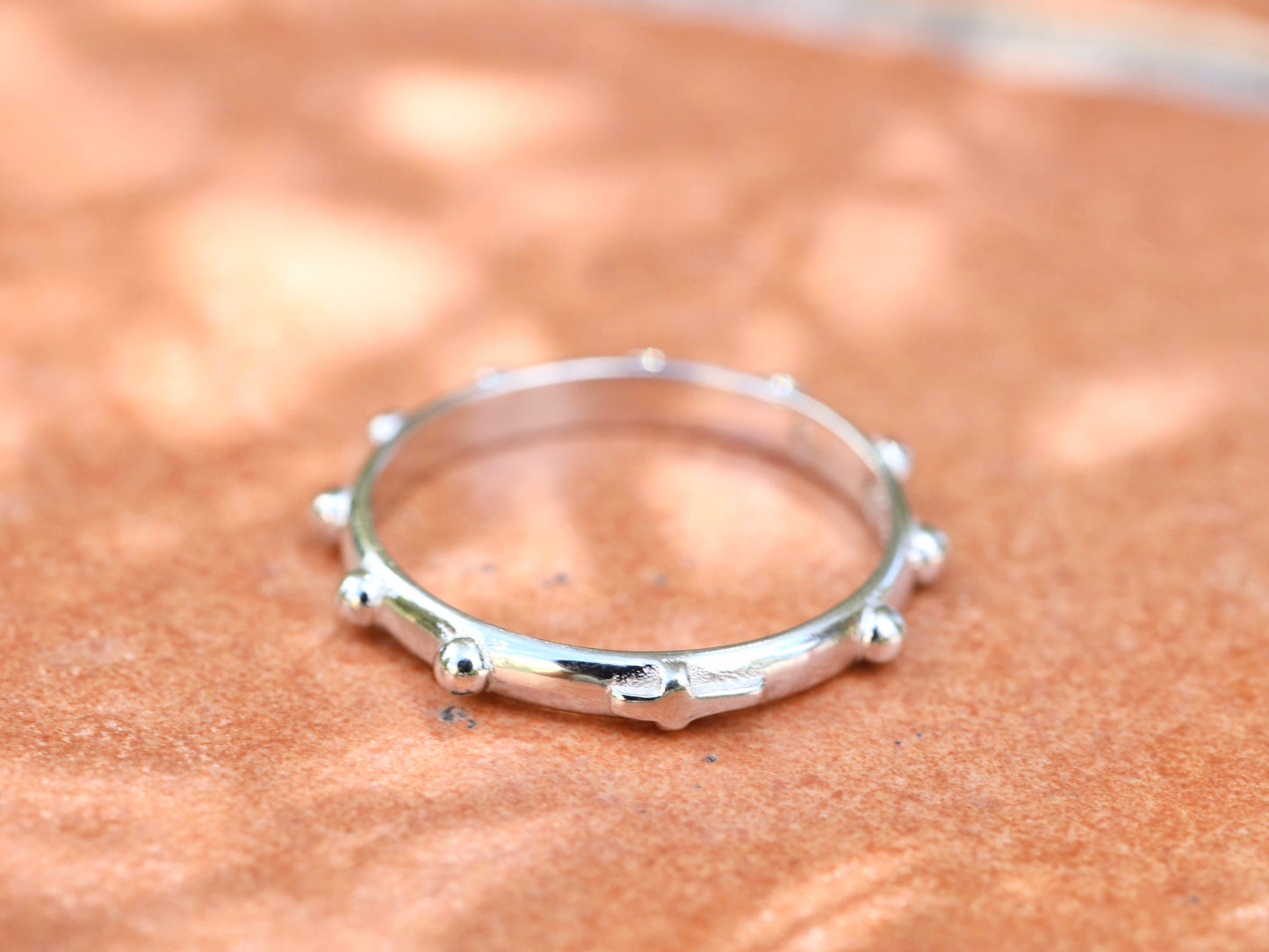 Anillo de rosario, anillo de rosario simple, rosario de una década, rosario de plata de ley 925, cuentas de oración católica, rosario de una década, anillo cruzado de plata