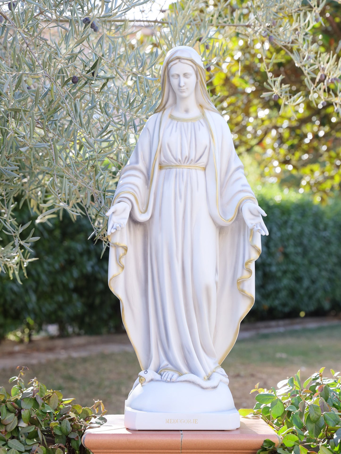 Estatua de Nuestra Señora de Gracia de 80 cm, estatua de polvo de mármol fundido de Nuestra Señora, estatua de la Medalla Milagrosa, Virgen María de 31,5 pulgadas, estatua del altar del hogar