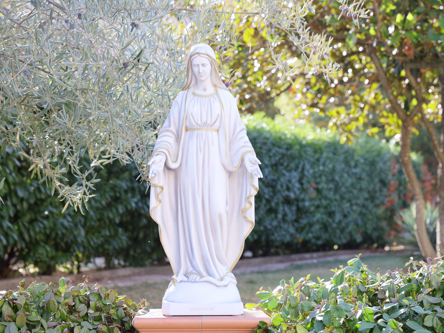 Estatua de Nuestra Señora de Gracia de 80 cm, estatua de polvo de mármol fundido de Nuestra Señora, estatua de la Medalla Milagrosa, Virgen María de 31,5 pulgadas, estatua del altar del hogar