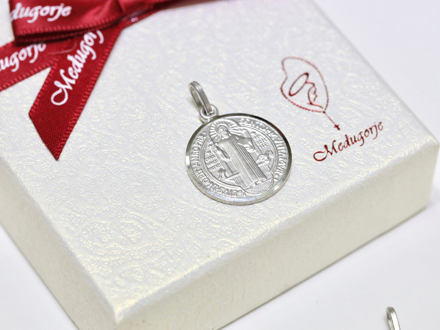 Colgante de plata de San Benito, plata de ley 925, medalla católica de San Benito, colgante medalla de cruz de plata, colgante de joyería fina