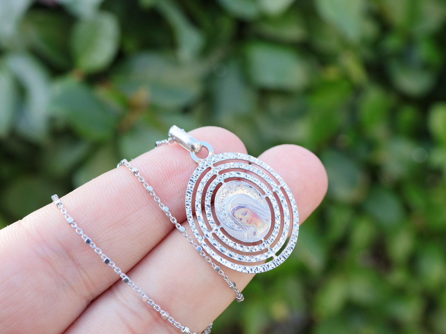Medalla de Medjugorje, medalla de la Reina de la Paz, plata de ley 925, colgante de collar de Nuestra Señora con corte de diamante, encanto del medallón de Nuestra Señora, Reina de la Paz