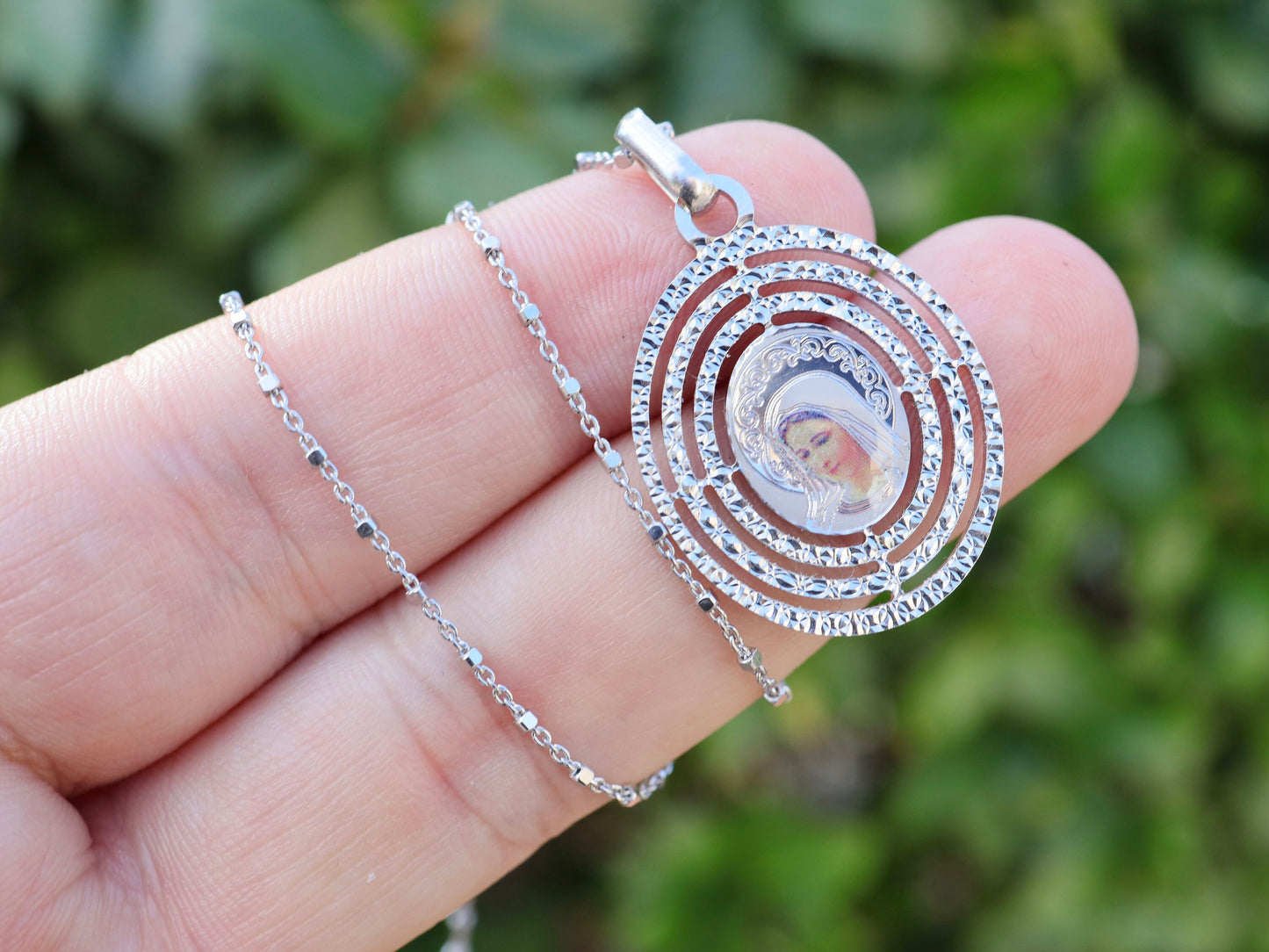 Medalla de Medjugorje, medalla de la Reina de la Paz, plata de ley 925, colgante de collar de Nuestra Señora con corte de diamante, encanto del medallón de Nuestra Señora, Reina de la Paz