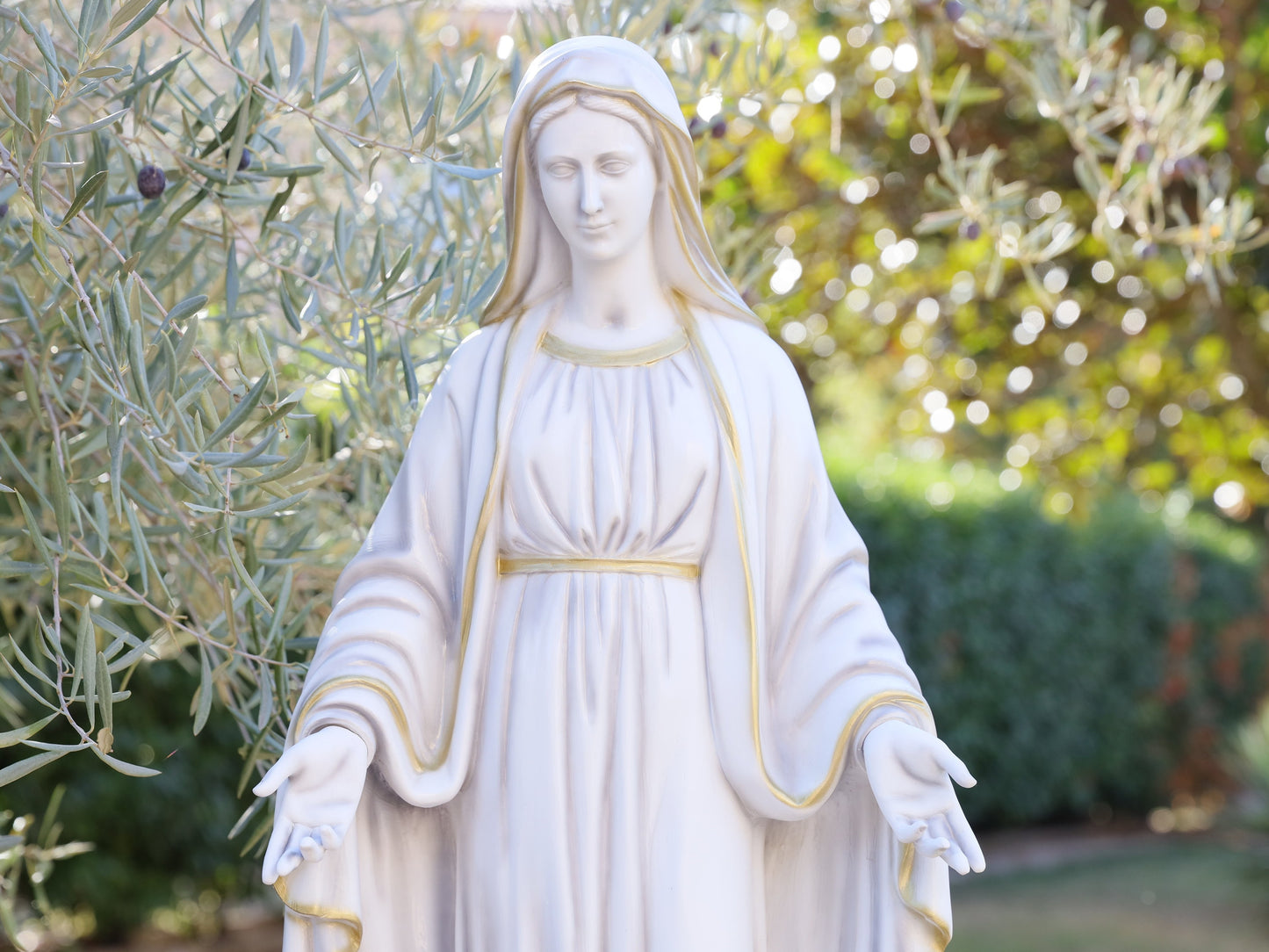 Estatua de Nuestra Señora de Gracia de 80 cm, estatua de polvo de mármol fundido de Nuestra Señora, estatua de la Medalla Milagrosa, Virgen María de 31,5 pulgadas, estatua del altar del hogar