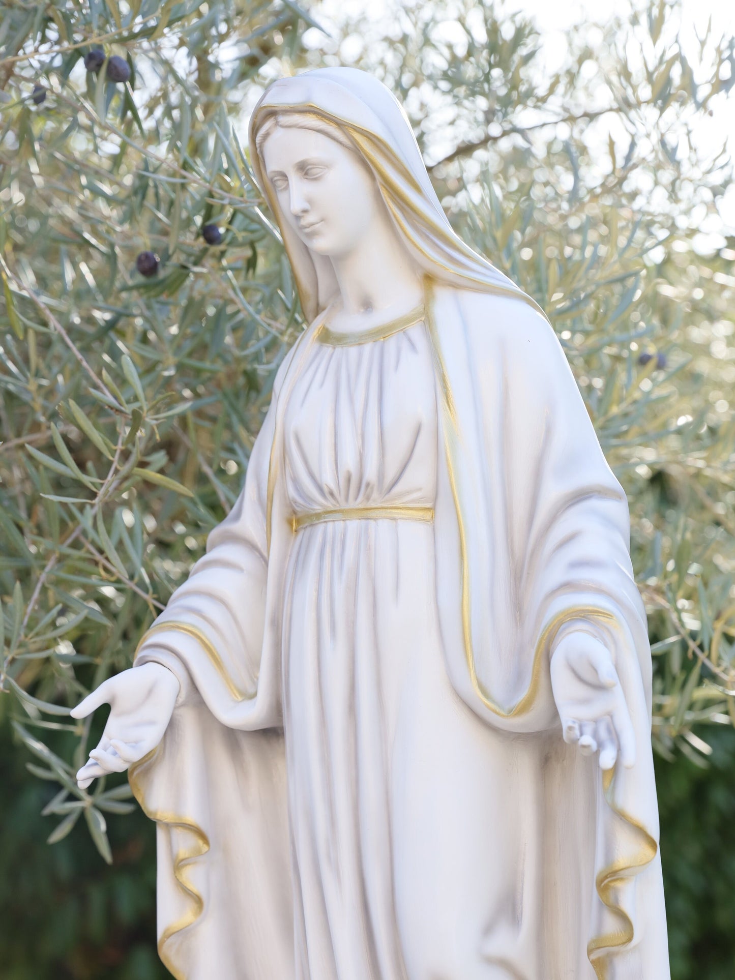 Estatua de Nuestra Señora de Gracia de 80 cm, estatua de polvo de mármol fundido de Nuestra Señora, estatua de la Medalla Milagrosa, Virgen María de 31,5 pulgadas, estatua del altar del hogar