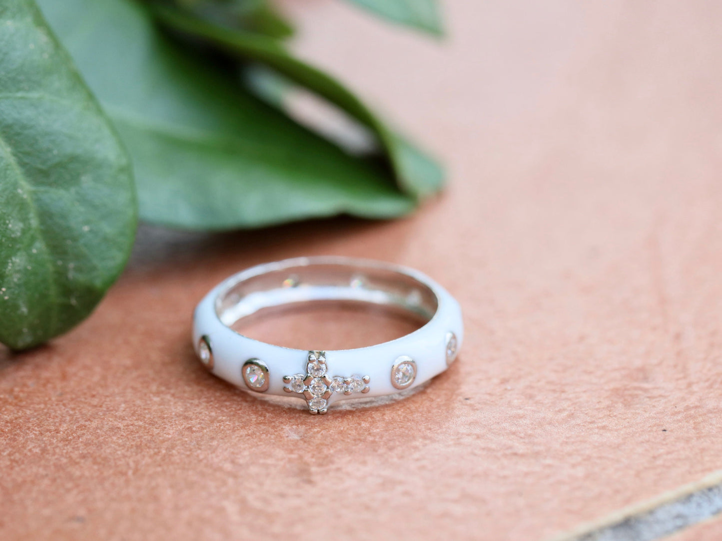 Anillo rosario, anillo rosario con circonita, anillo rosario de plata de primera ley estilo minimalista, anillo rosario delicado, anillo rosario de confirmación