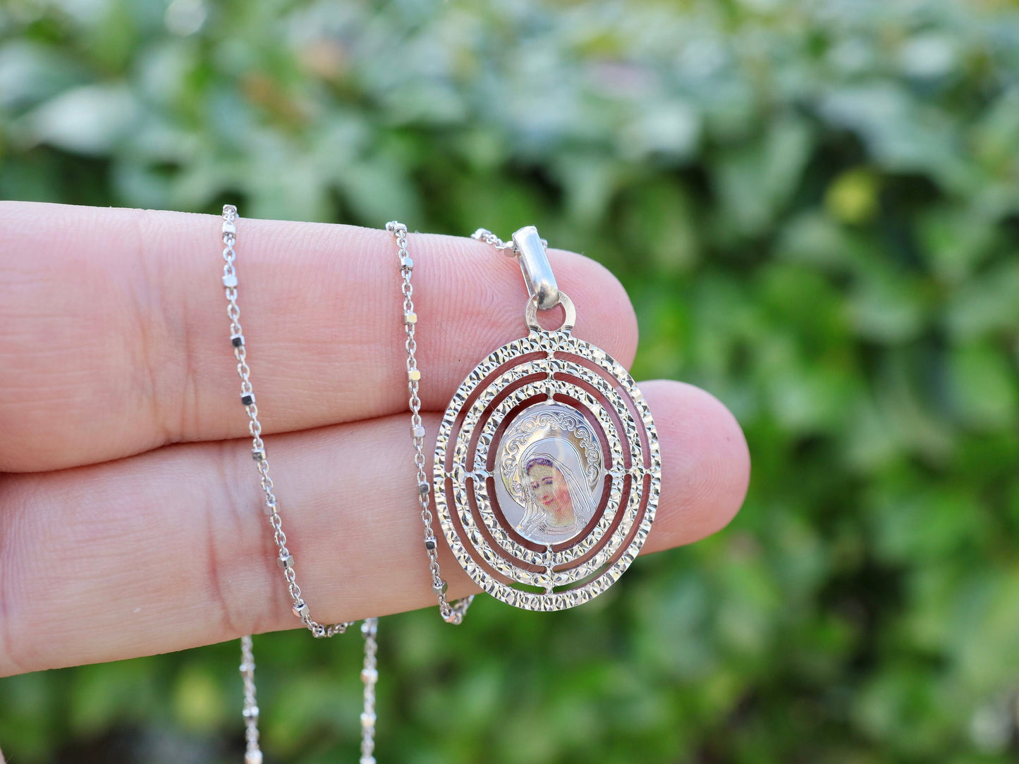 Medalla de Medjugorje, medalla de la Reina de la Paz, plata de ley 925, colgante de collar de Nuestra Señora con corte de diamante, encanto del medallón de Nuestra Señora, Reina de la Paz