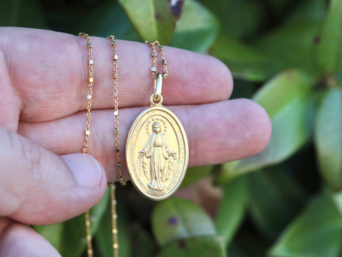 Medalla Milagrosa de plata de ley 925 con baño de oro de 18 kt, collar de Nuestra Señora de Gracia de 18 pulgadas de oro sobre plata de ley de 28 mm