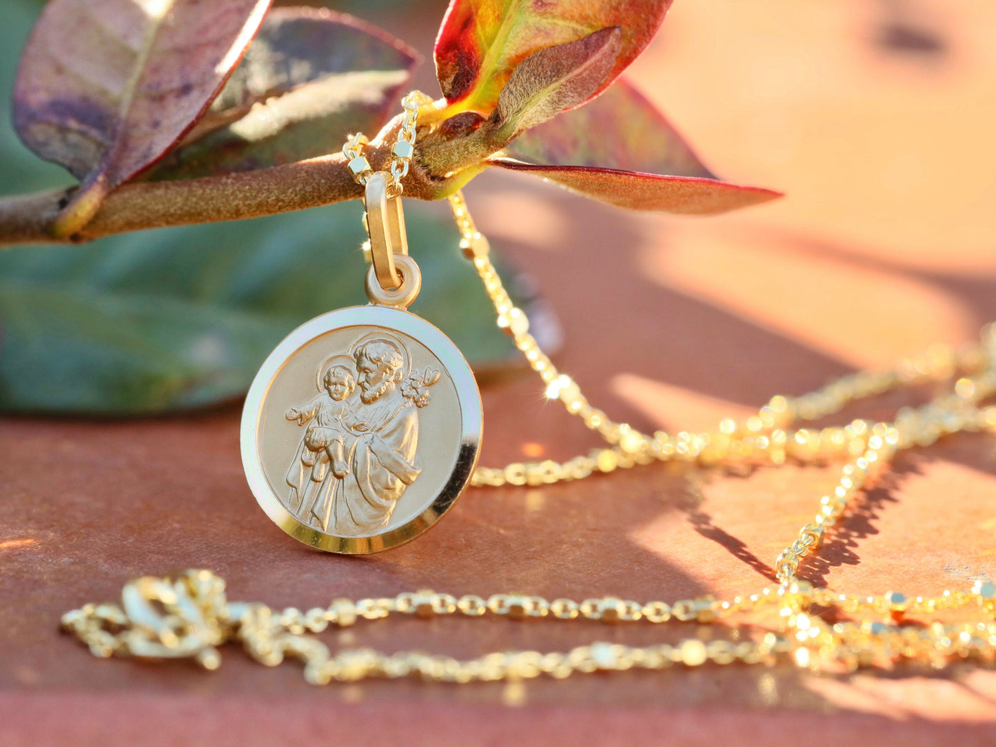 Medalla de San José, plata de ley 925, medalla chapada en oro de 18k, medalla protectora de la Sagrada Familia, delicada medalla de San José, medalla para adolescente