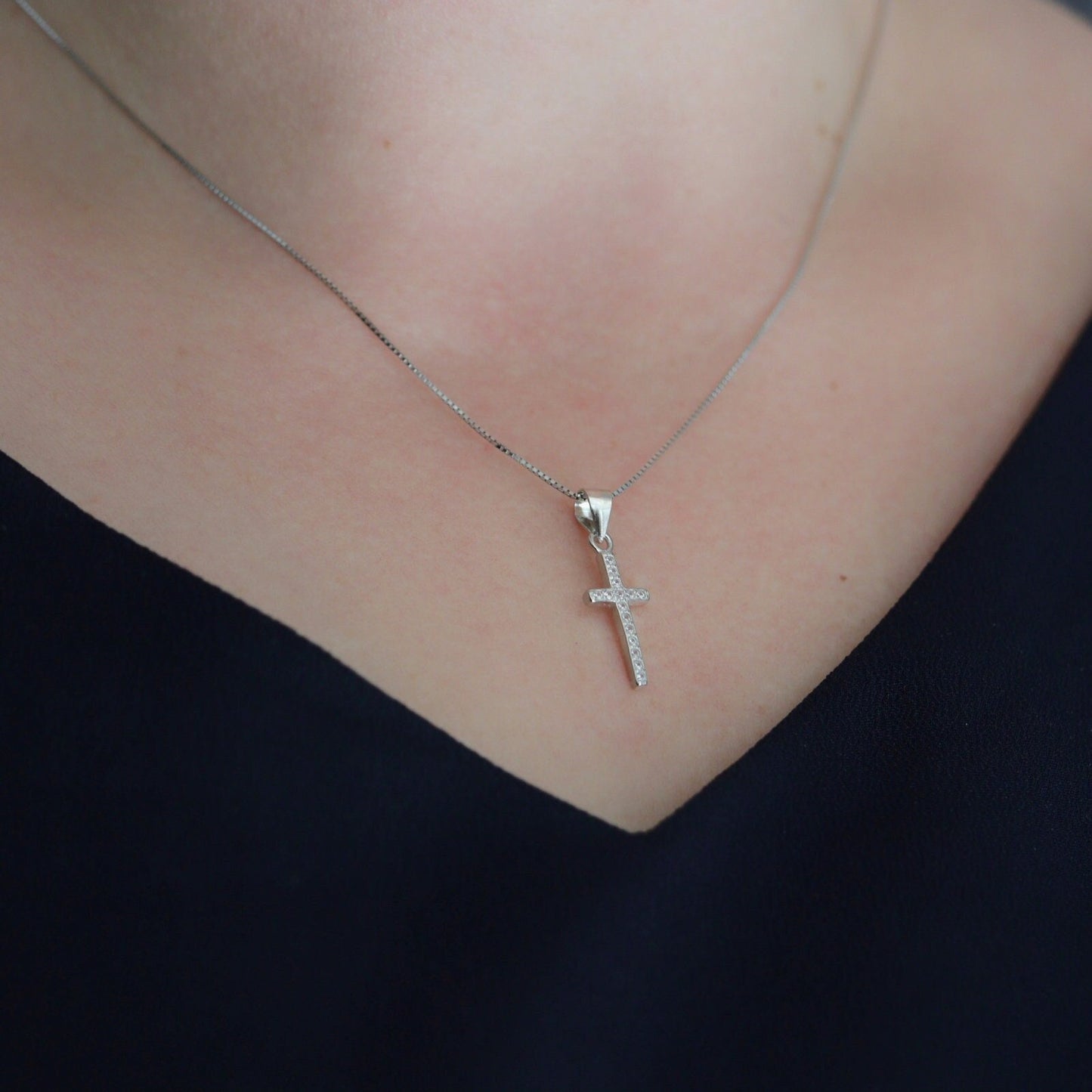 Collar de cruz delicada de plata de ley con circonita cúbica, colgante de cruz, colgante de cruz de plata de ley, cruz minimalista, cruz para niñas