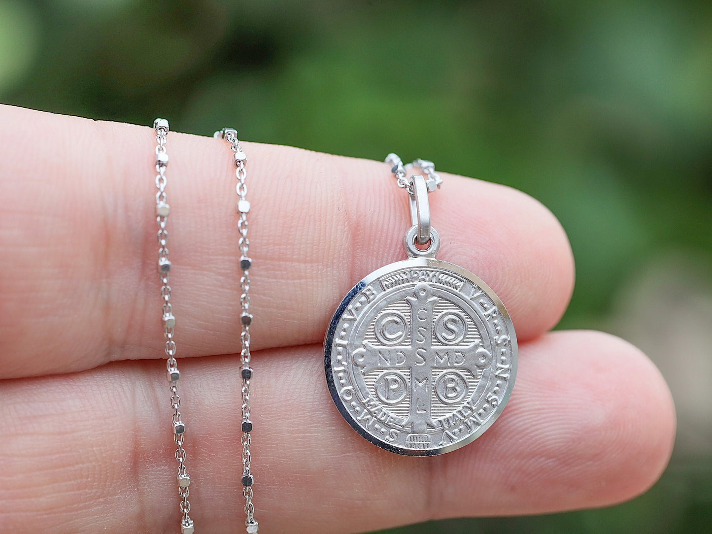 Colgante de plata de San Benito, plata de ley 925, medalla católica de San Benito, colgante medalla de cruz de plata, colgante de joyería fina
