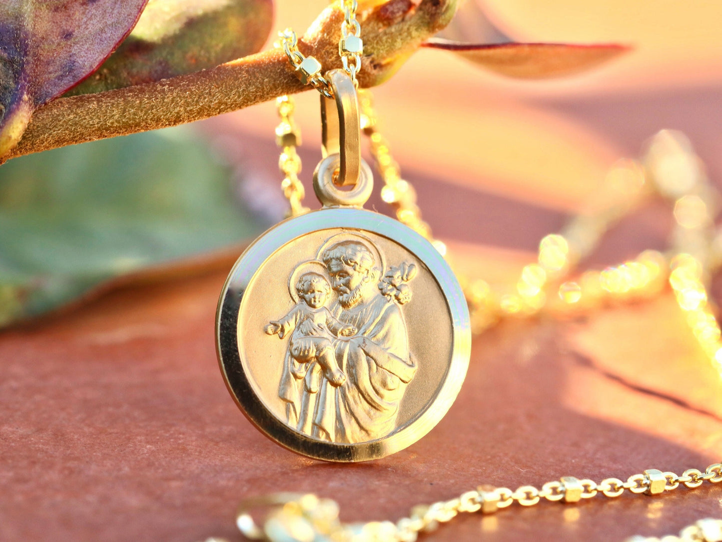 Medalla de San José, plata de ley 925, medalla chapada en oro de 18k, medalla protectora de la Sagrada Familia, delicada medalla de San José, medalla para adolescente