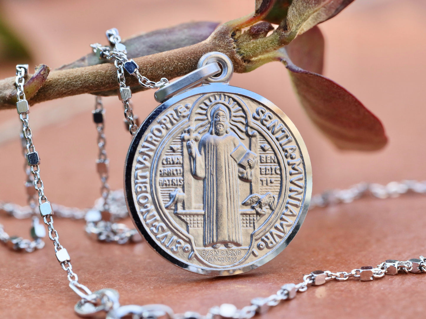 Colgante de plata de San Benito, plata de ley 925, medalla católica de San Benito, colgante medalla de cruz de plata, colgante de joyería fina