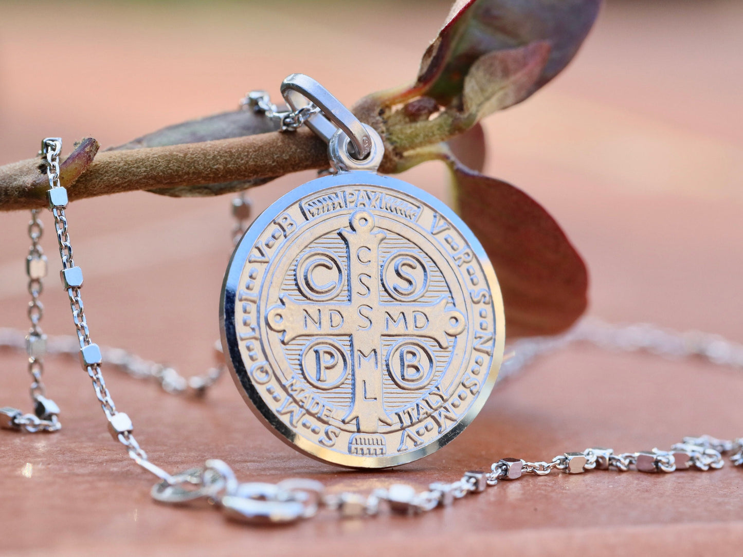 Colgante de plata de San Benito, plata de ley 925, medalla católica de San Benito, colgante medalla de cruz de plata, colgante de joyería fina