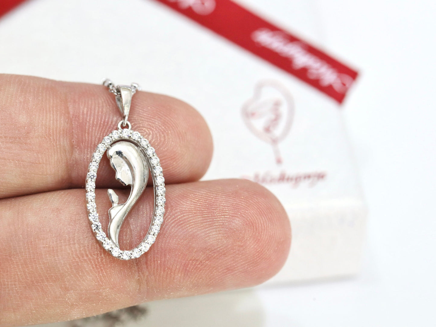 Collar de medalla de Nuestra Señora, colgante moderno de la Virgen María, collar de plata de ley 925 con circonio cúbico, medalla de Nuestra Señora de Gracia