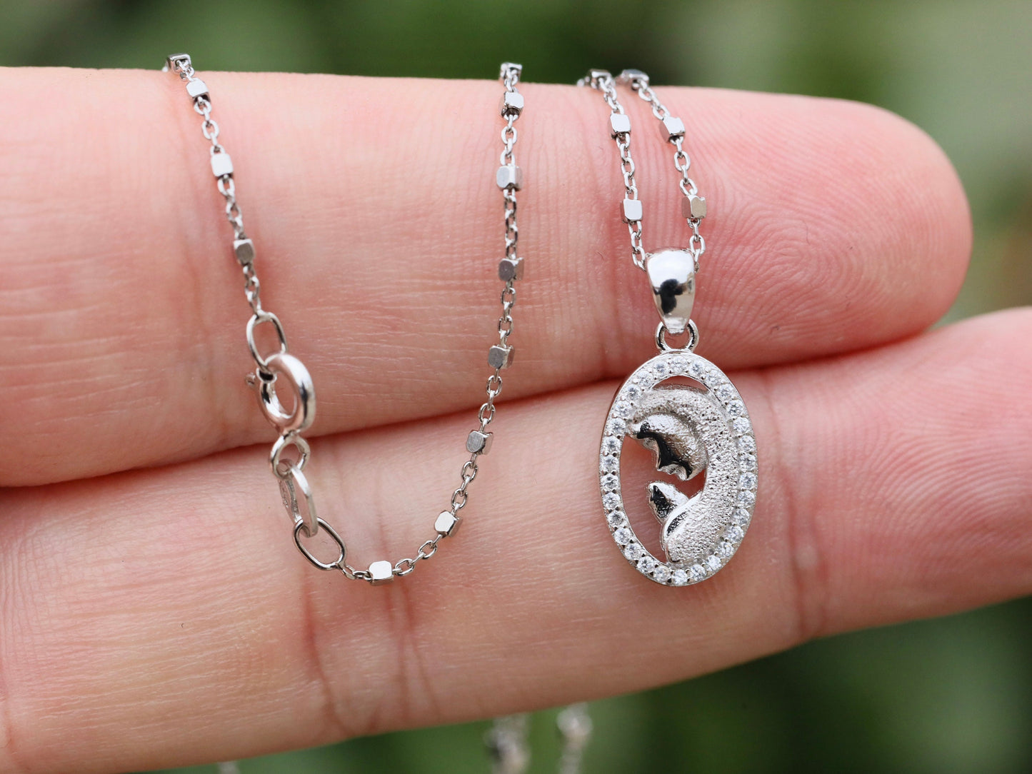 Colgante Virgen María en miniatura, colgante de plata de ley 925, collar de Nuestra Señora en oración, colgante para adolescente, regalo católico para niña