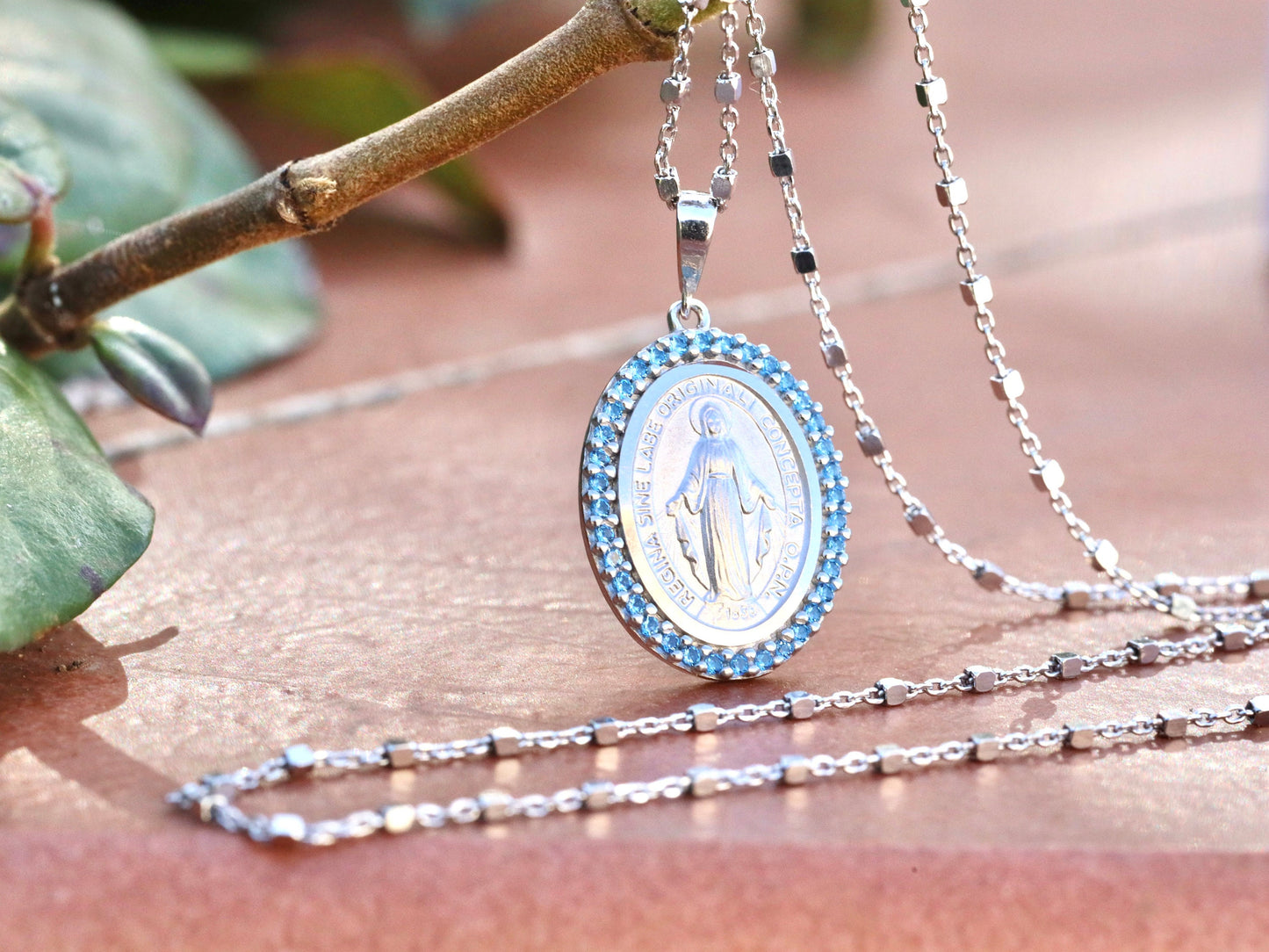 Colgante Medalla Milagrosa, plata de ley 925, medalla para mujer católica, colgante Nuestra Señora de Gracia, Medalla Milagrosa en circonio azul