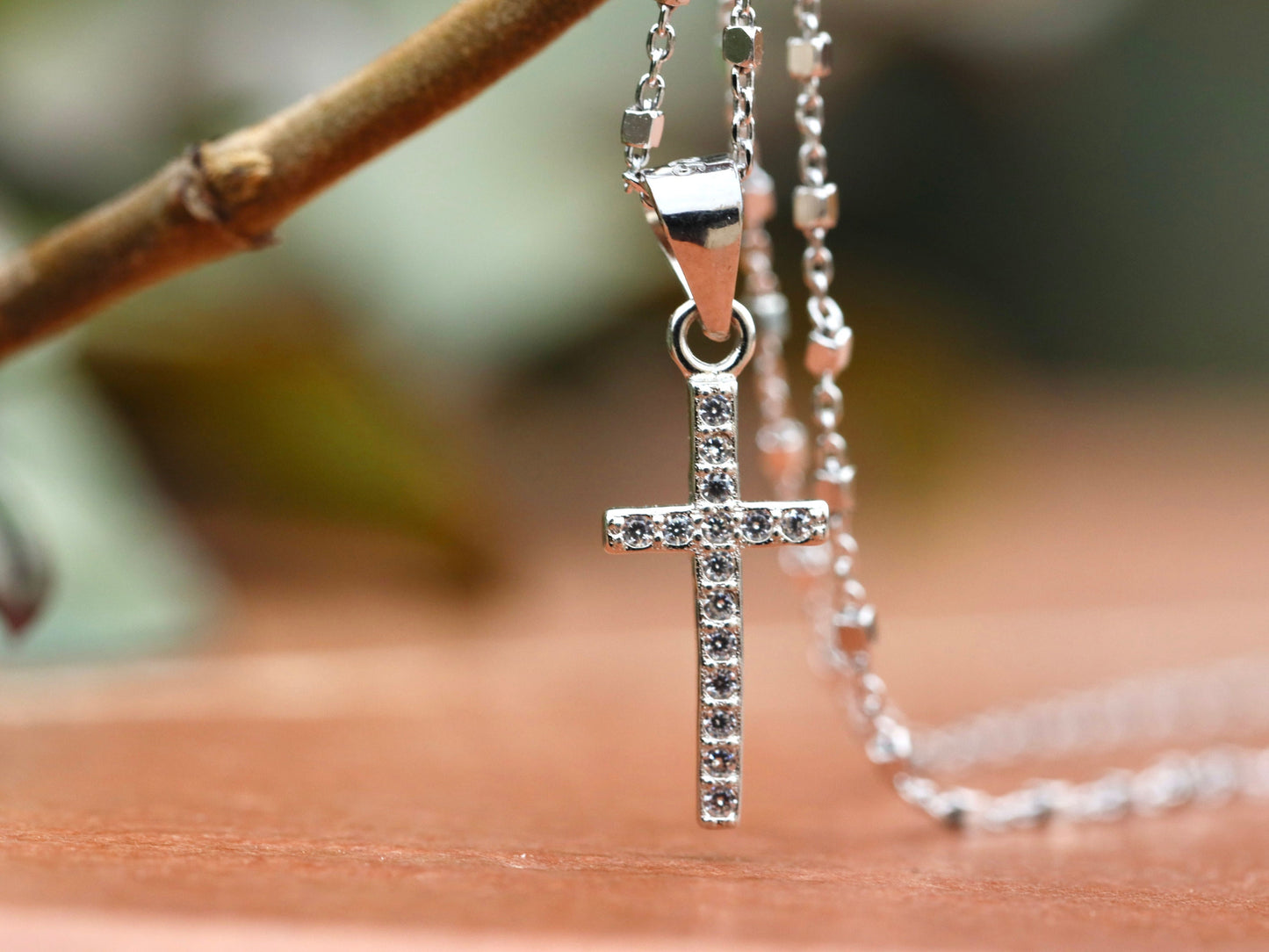 Collar de cruz delicada de plata de ley con circonita cúbica, colgante de cruz, colgante de cruz de plata de ley, cruz minimalista, cruz para niñas