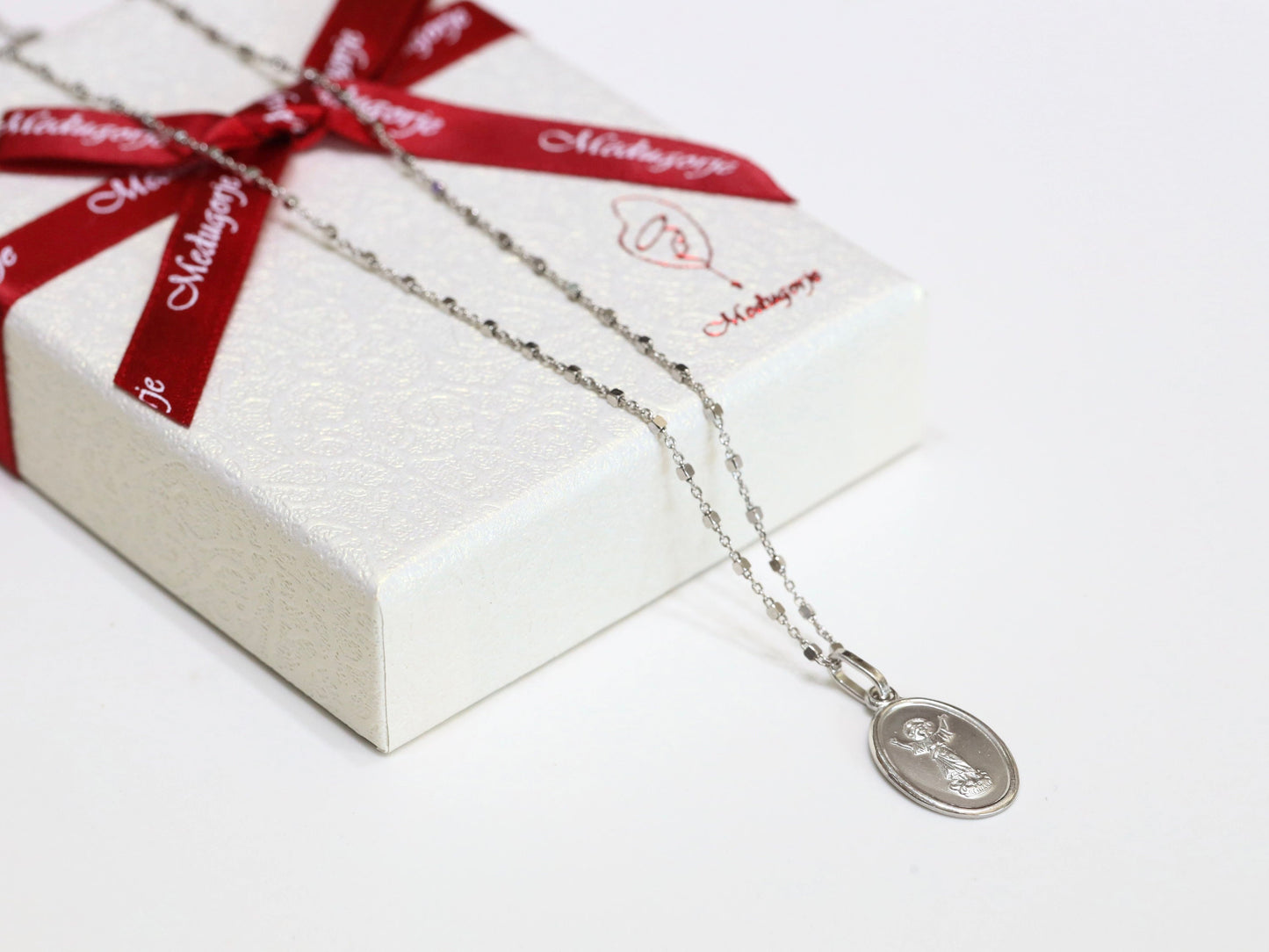 Medalla Divino Niño, colgante de plata de ley Divino Niño Jesús, colgante pequeño de plata del Niño Jesús, medalla católica, colgante de Jesús para mujer