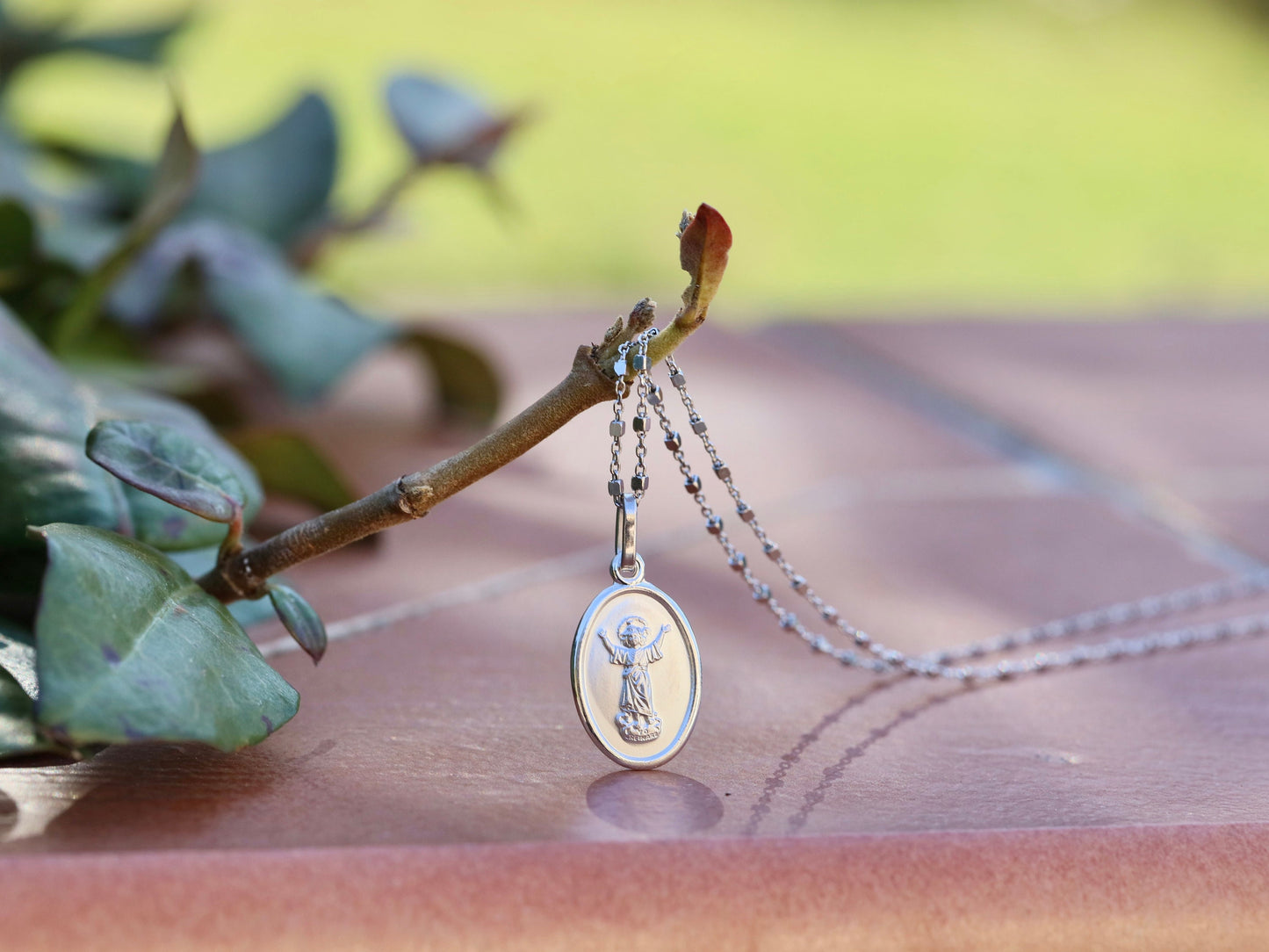 Medalla Divino Niño, colgante de plata de ley Divino Niño Jesús, colgante pequeño de plata del Niño Jesús, medalla católica, colgante de Jesús para mujer