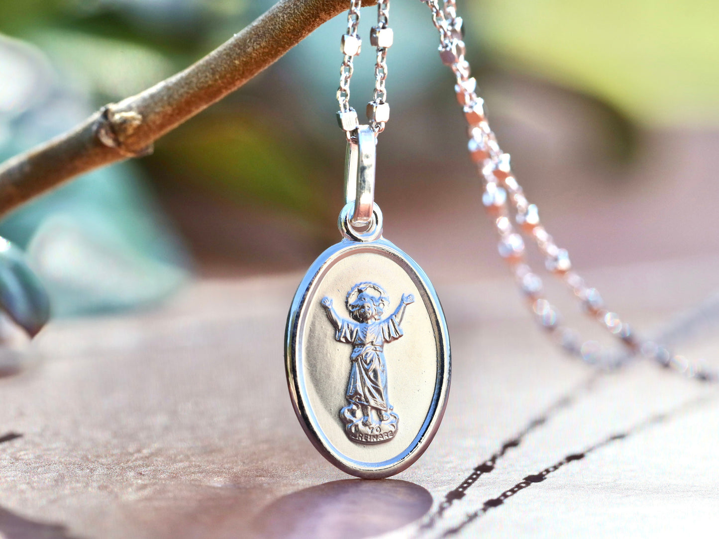 Medalla Divino Niño, colgante de plata de ley Divino Niño Jesús, colgante pequeño de plata del Niño Jesús, medalla católica, colgante de Jesús para mujer
