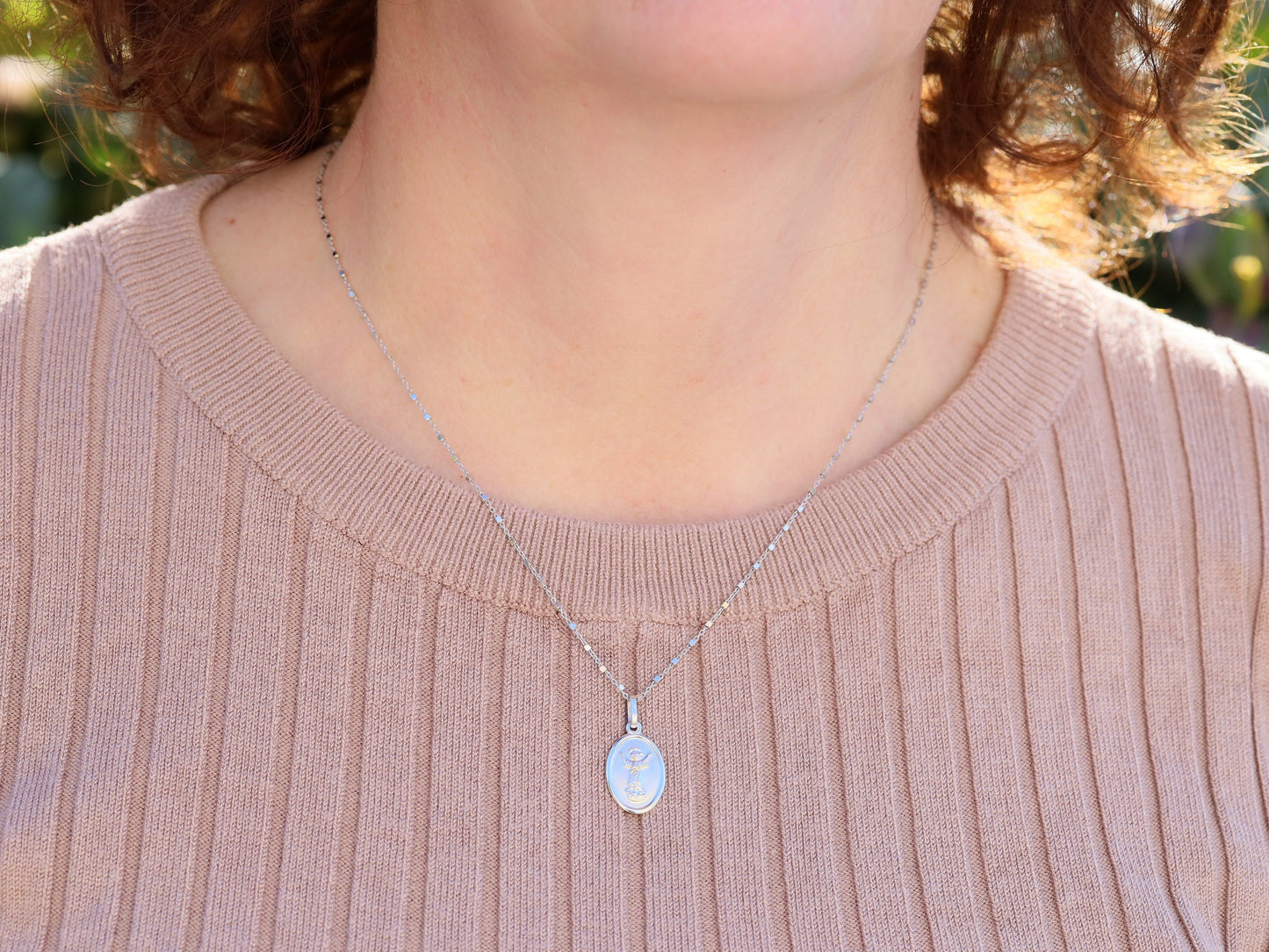 Medalla Divino Niño, colgante de plata de ley Divino Niño Jesús, colgante pequeño de plata del Niño Jesús, medalla católica, colgante de Jesús para mujer