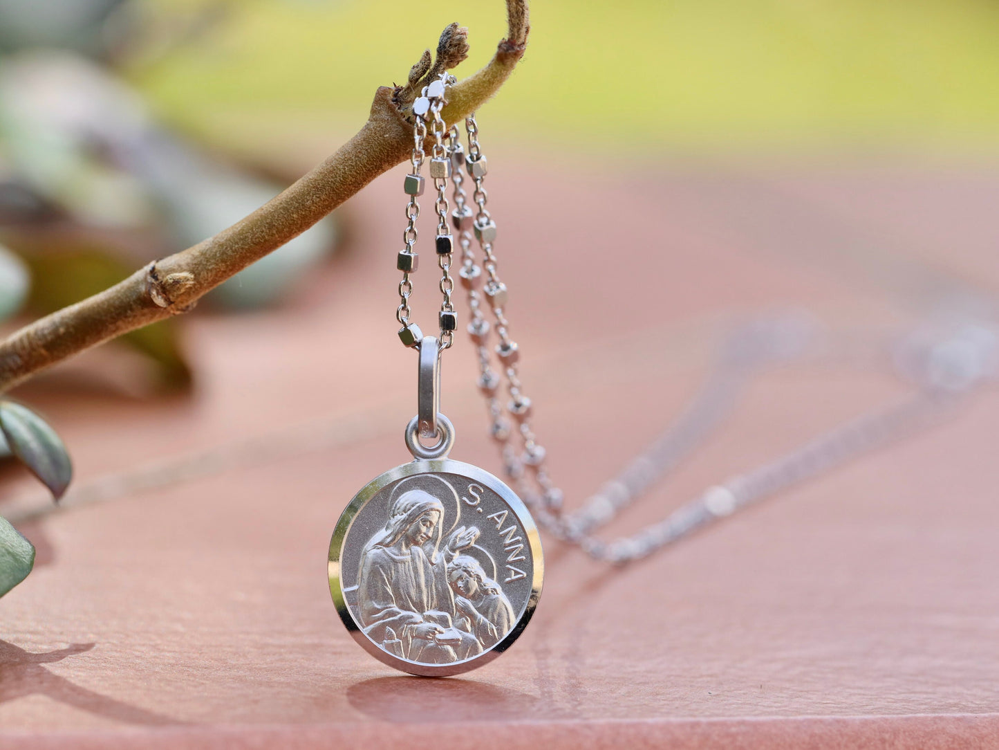 Colgante de Santa Ana, plata de ley 925 con baño de rodio, regalo de medalla de santa católica para mujeres, santa de la fertilidad, colgante de la mamá de la Virgen María
