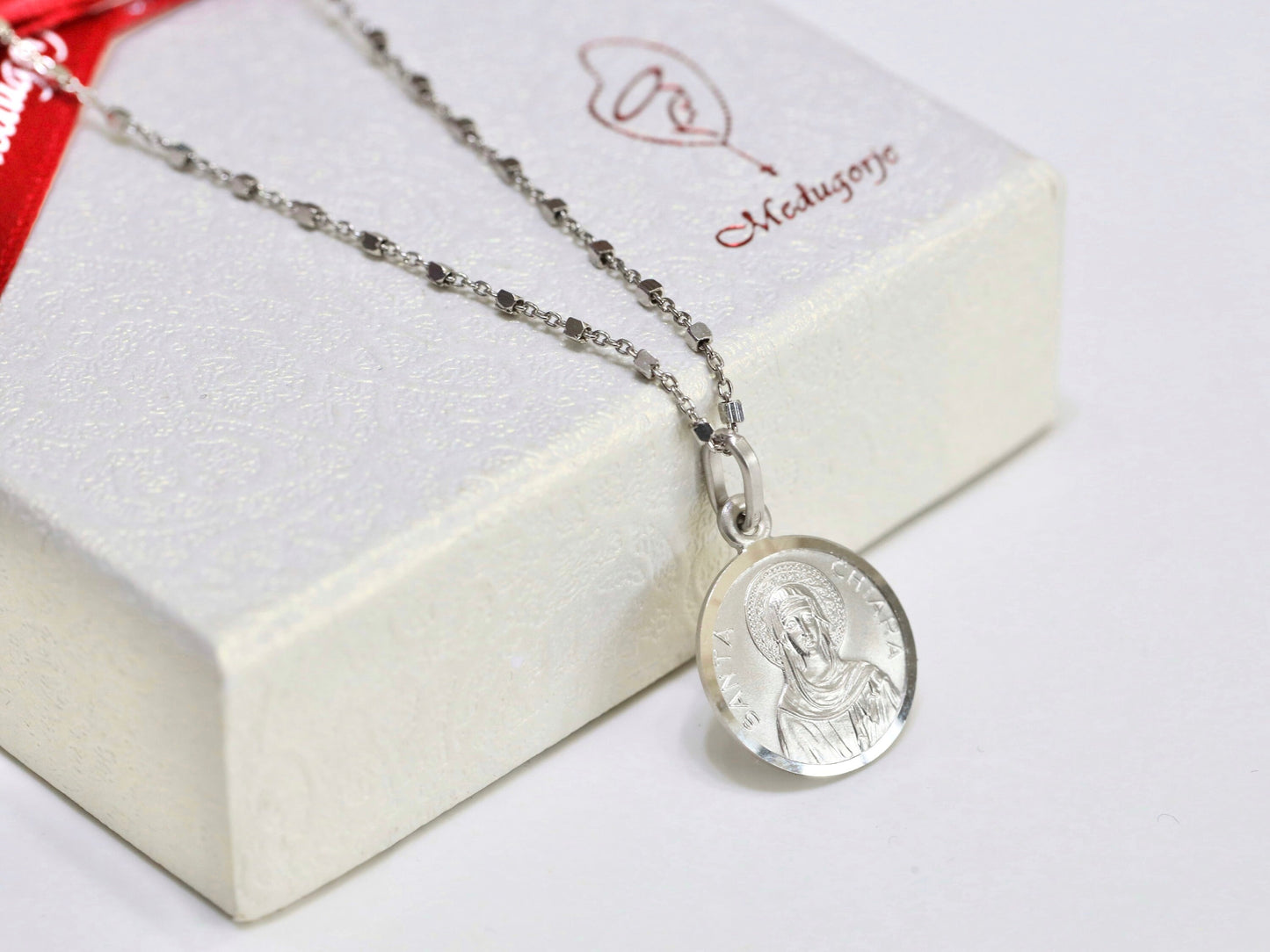 Colgante de Santa Clara, medalla de plata de primera ley de Santa Clara de Asís, medalla de santo católico, colgante de santo devocional, medalla de corte de diamante de 15 mm