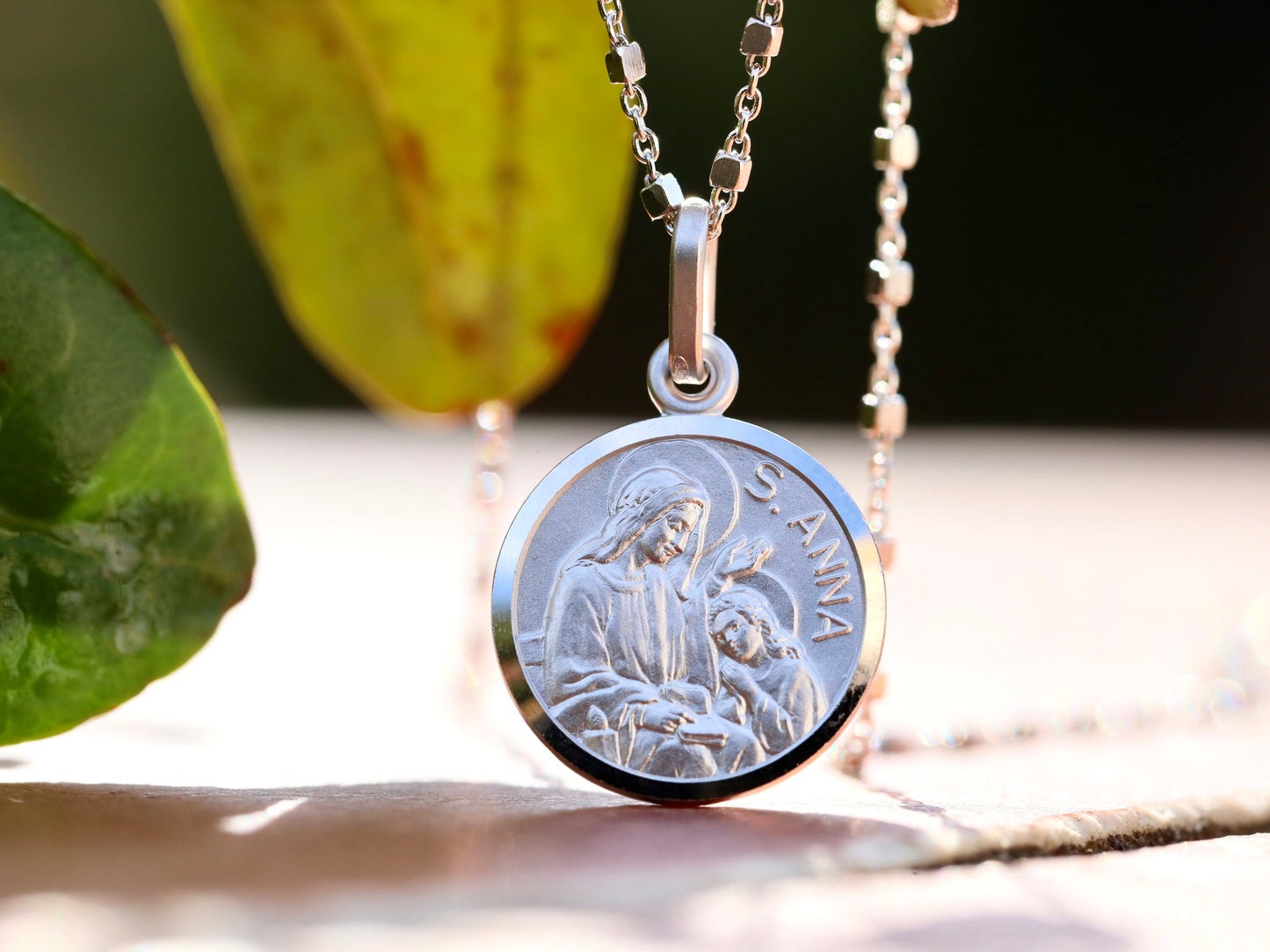 Colgante de Santa Ana, plata de ley 925 con baño de rodio, regalo de medalla de santa católica para mujeres, santa de la fertilidad, colgante de la mamá de la Virgen María
